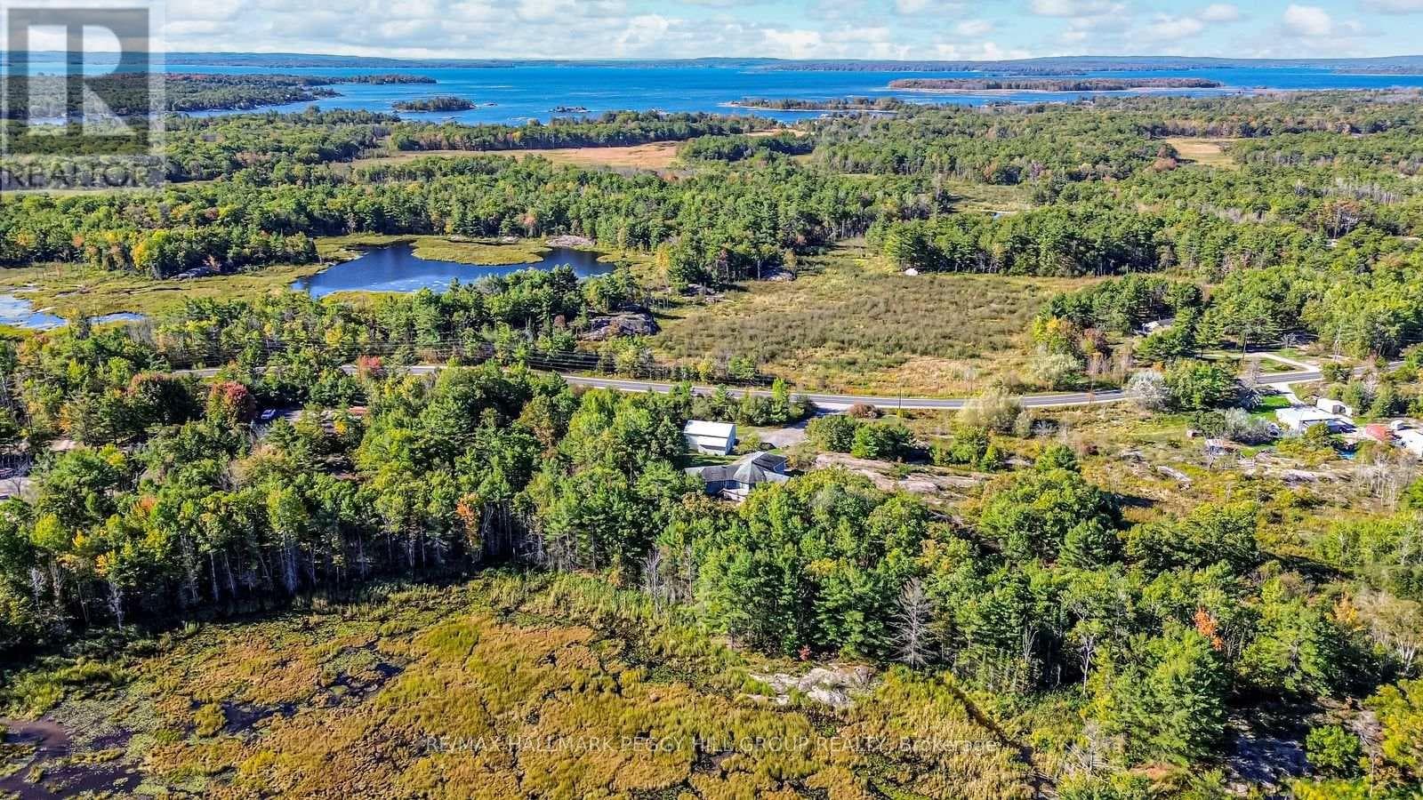 1564 HONEY HARBOUR ROAD photo 2