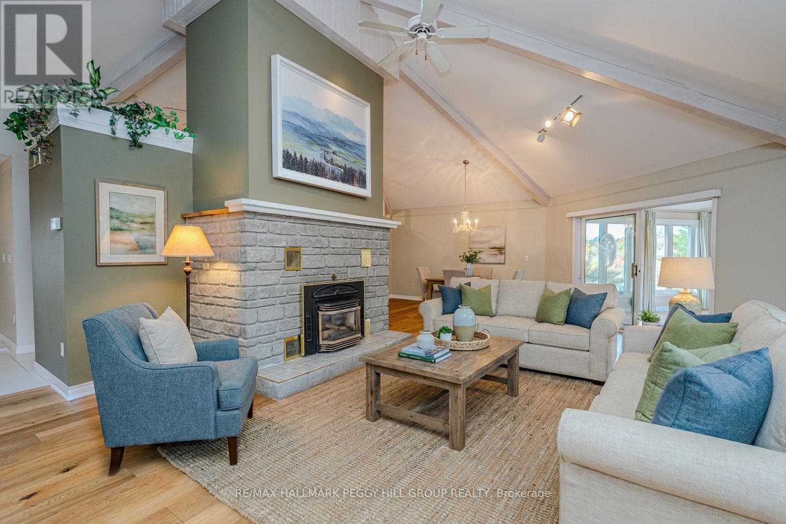 1564 HONEY HARBOUR ROAD photo 3