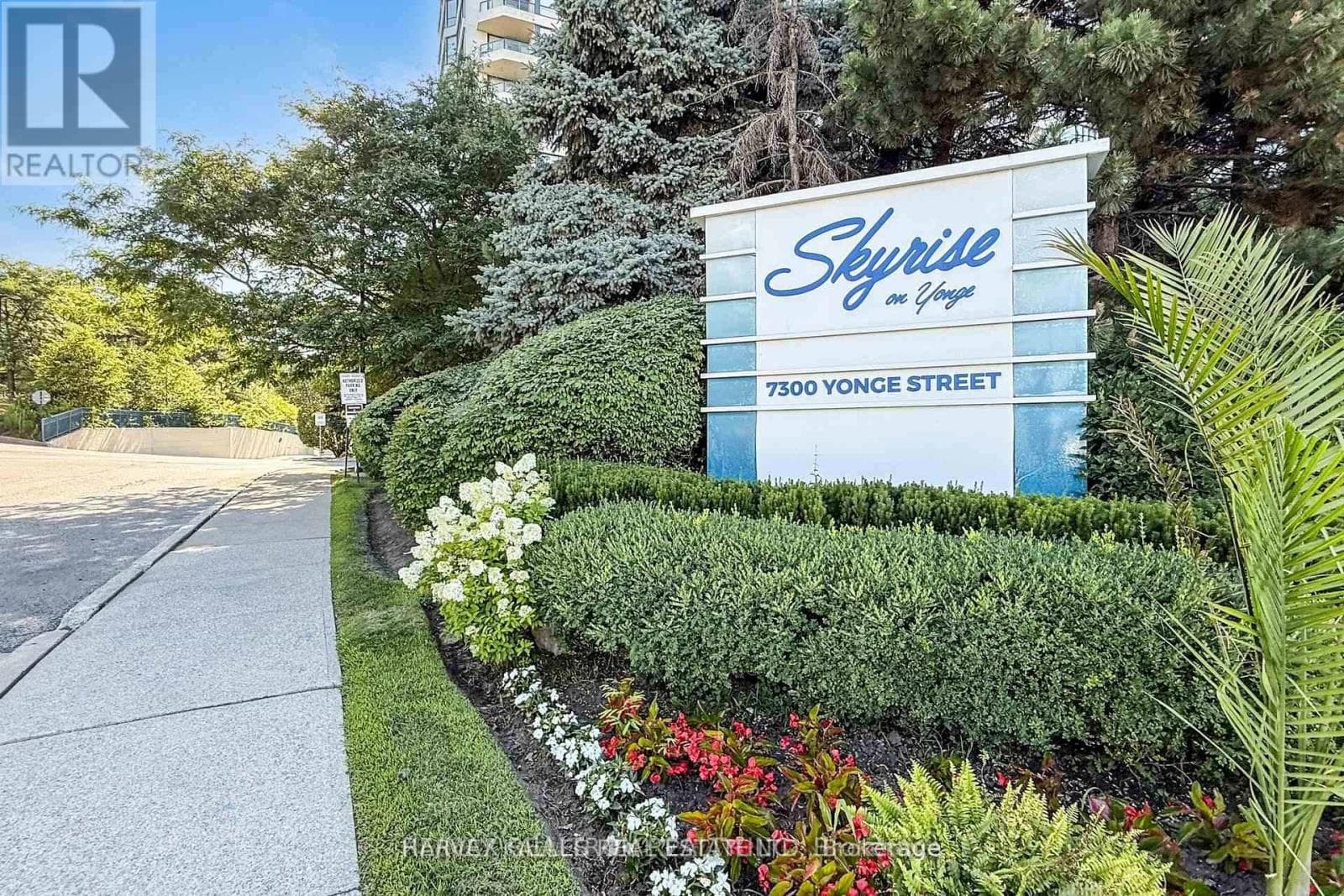 3 bed 2 bath single family at 311 - 7300 YONGE STREET — $880,000