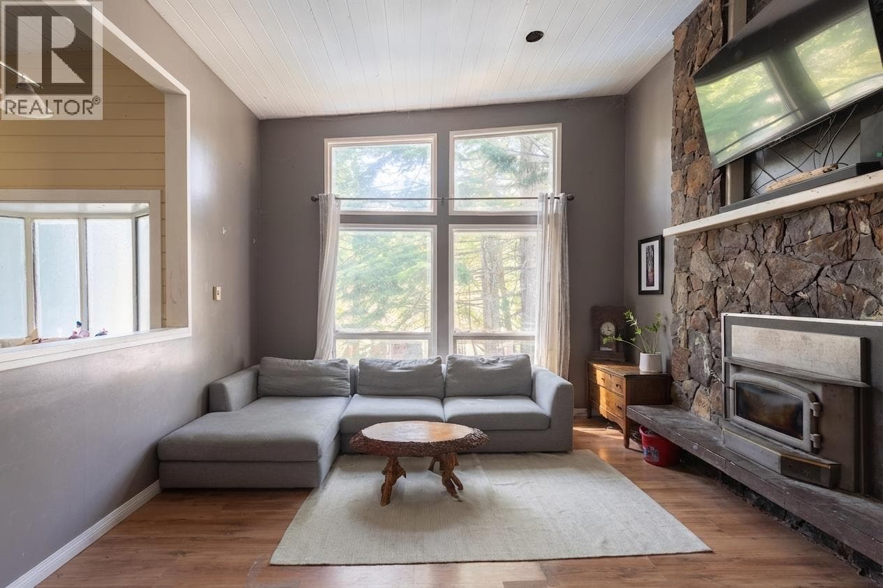 4040 MIDNIGHT WAY photo 3
