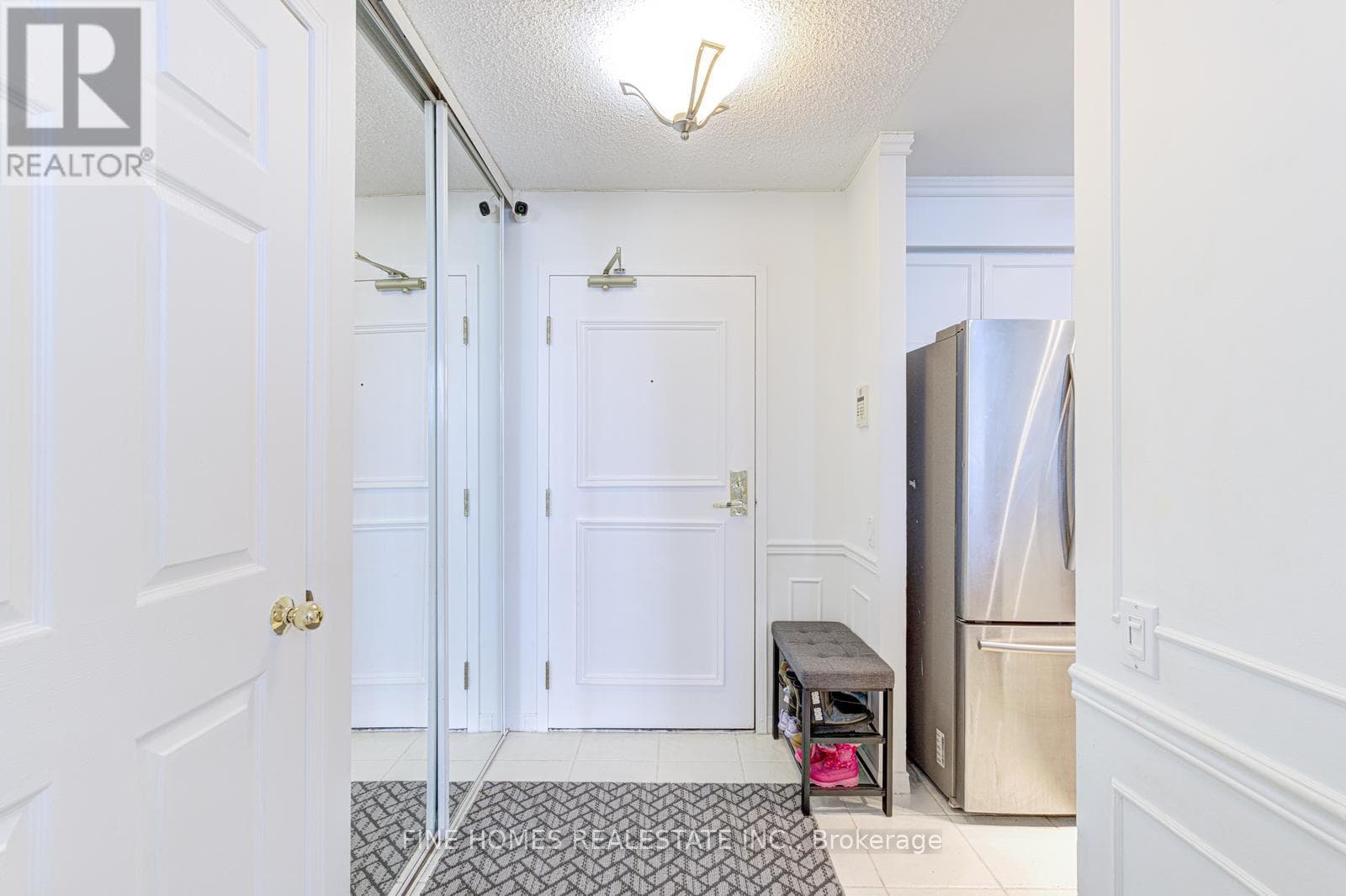 PH102 - 1 EMERALD LANE photo 4
