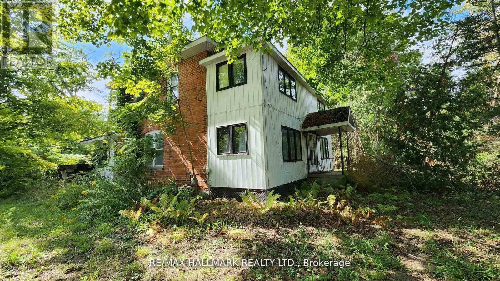 4 bed 2 bath single family at 26 LAKESHORE ROAD W — $799,000
