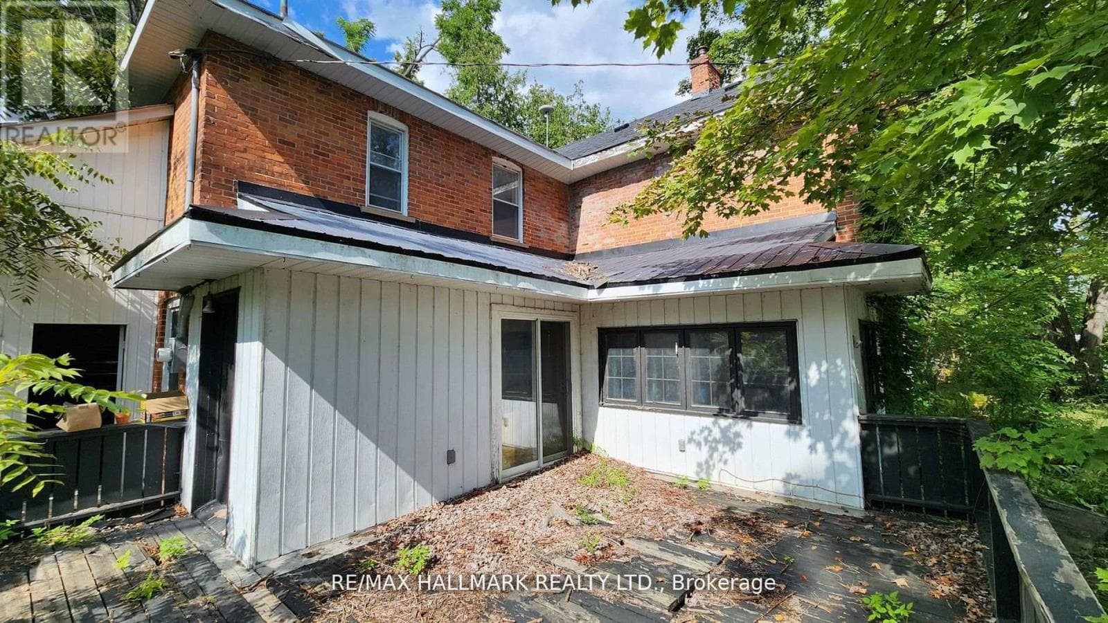 26 LAKESHORE ROAD W photo 4
