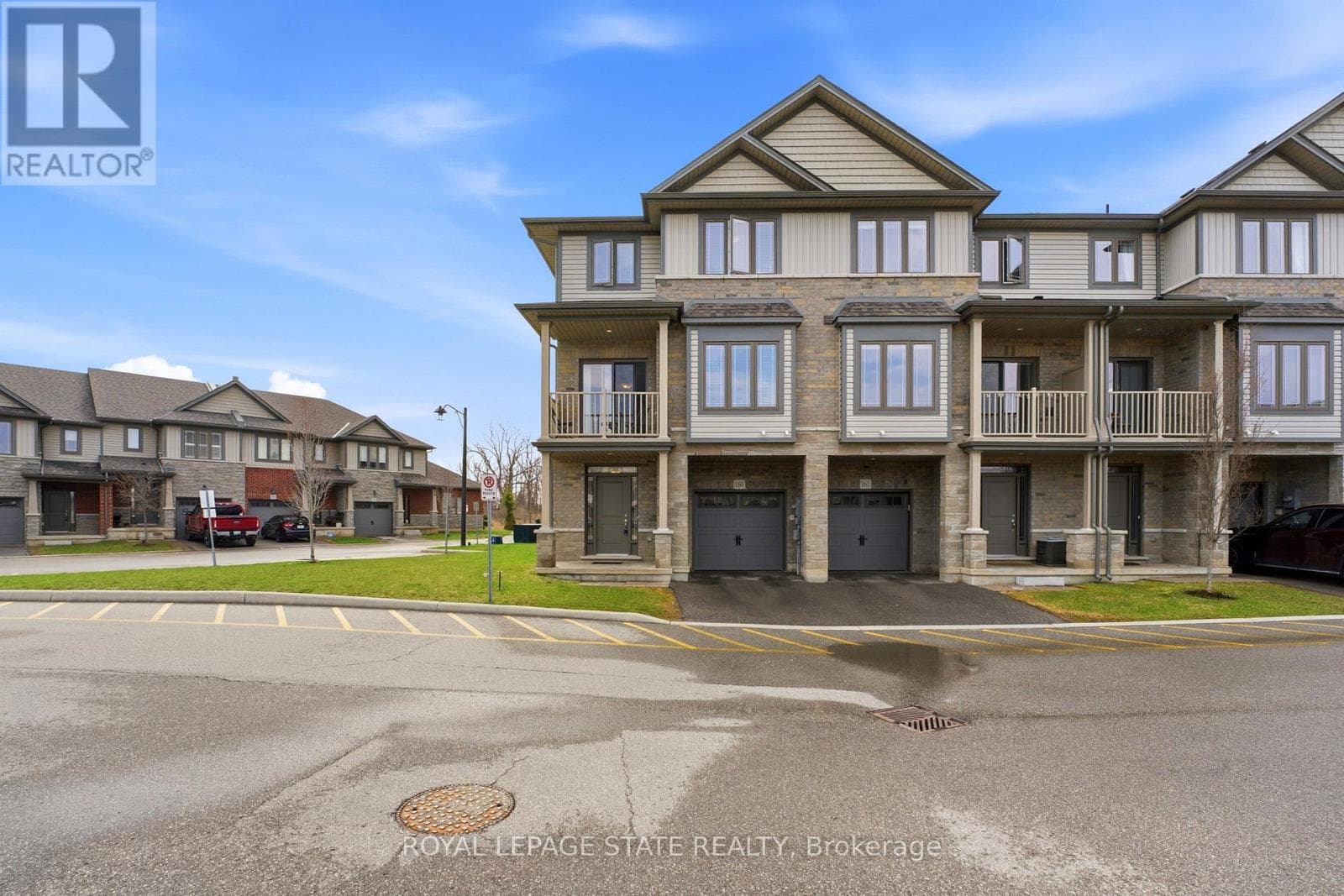 160 - 77 DIANA AVENUE photo 2