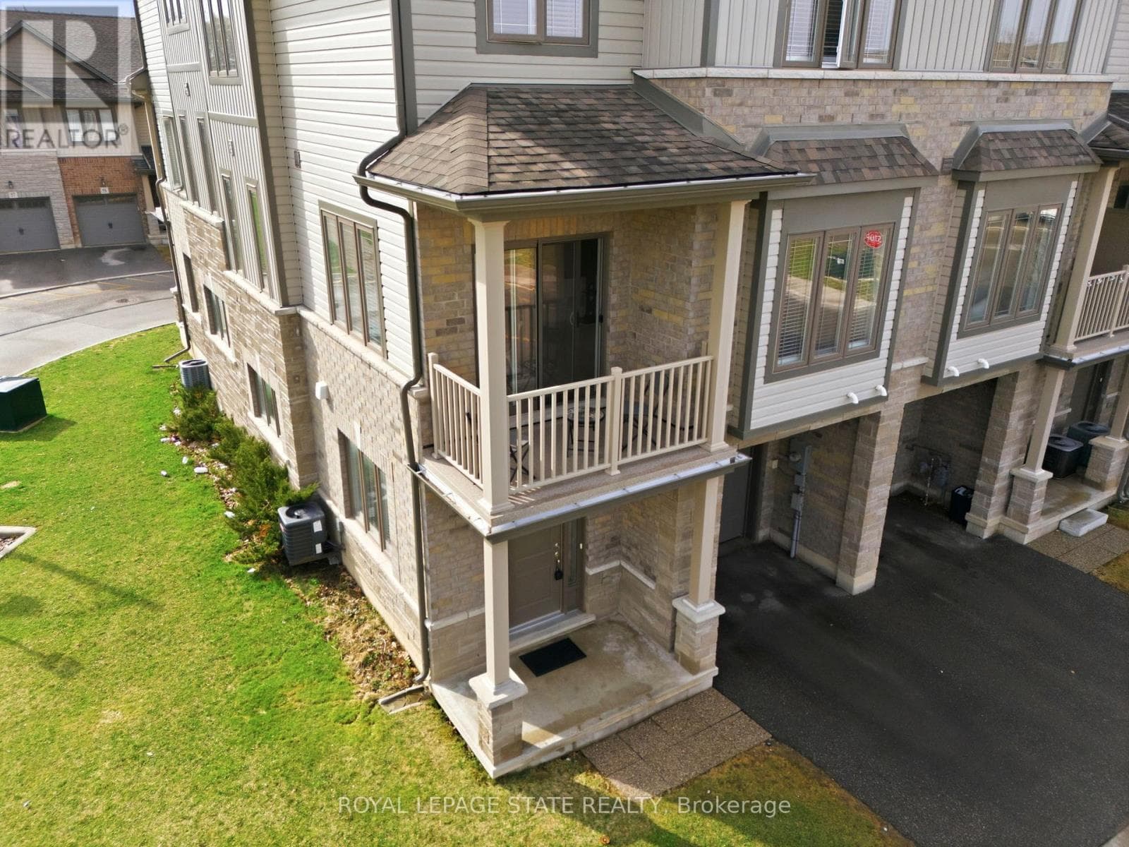160 - 77 DIANA AVENUE photo 4