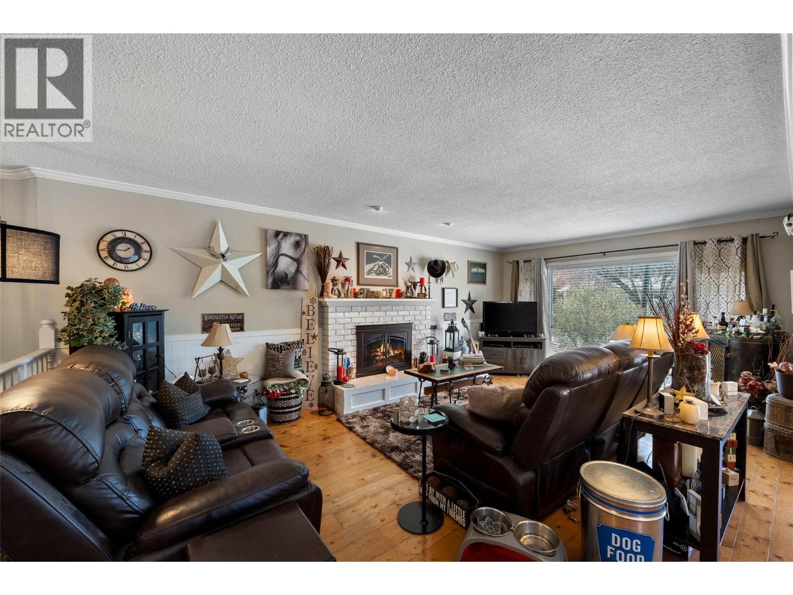 4602 Strawberry Lane photo 3