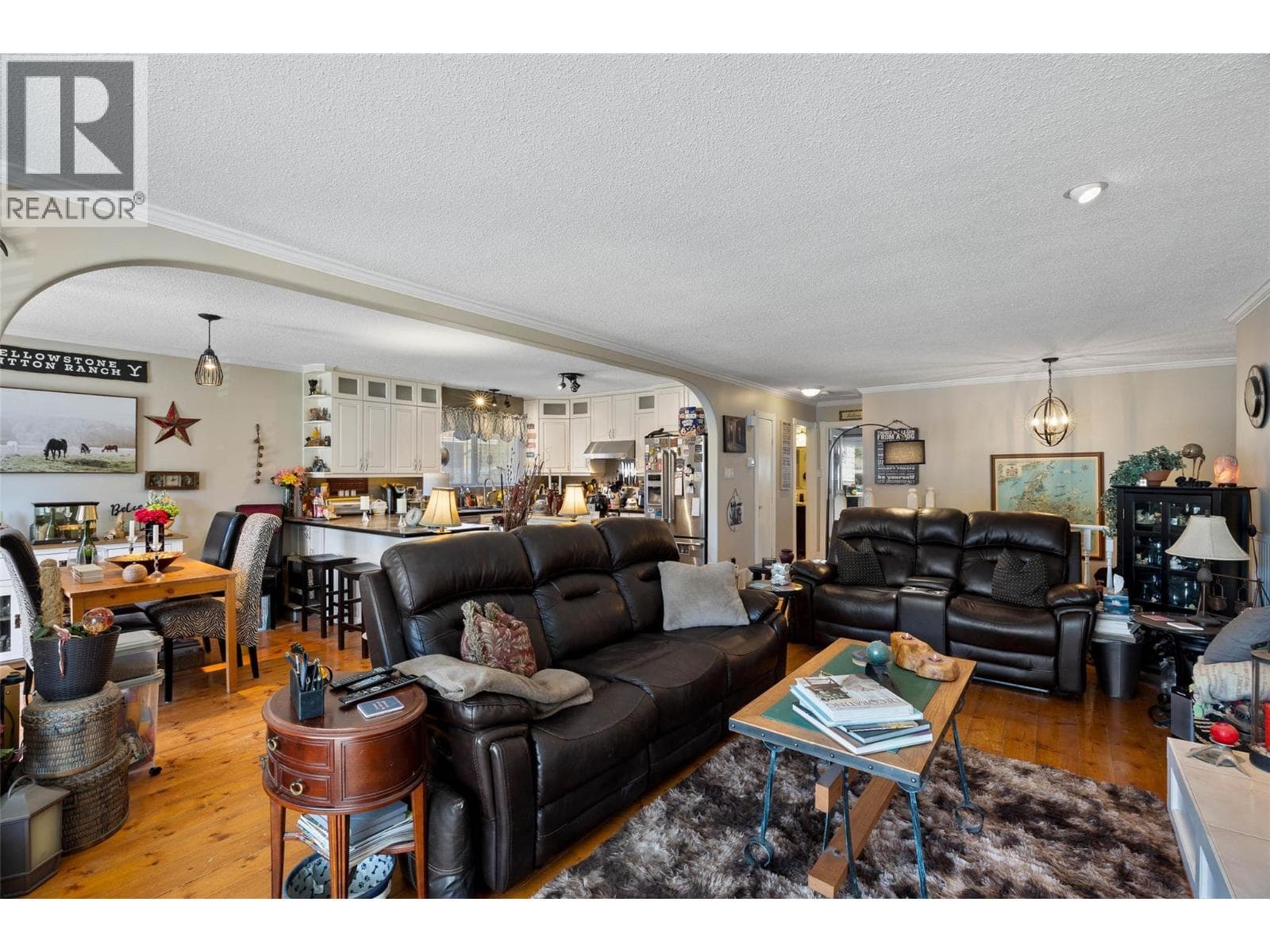 4602 Strawberry Lane photo 5