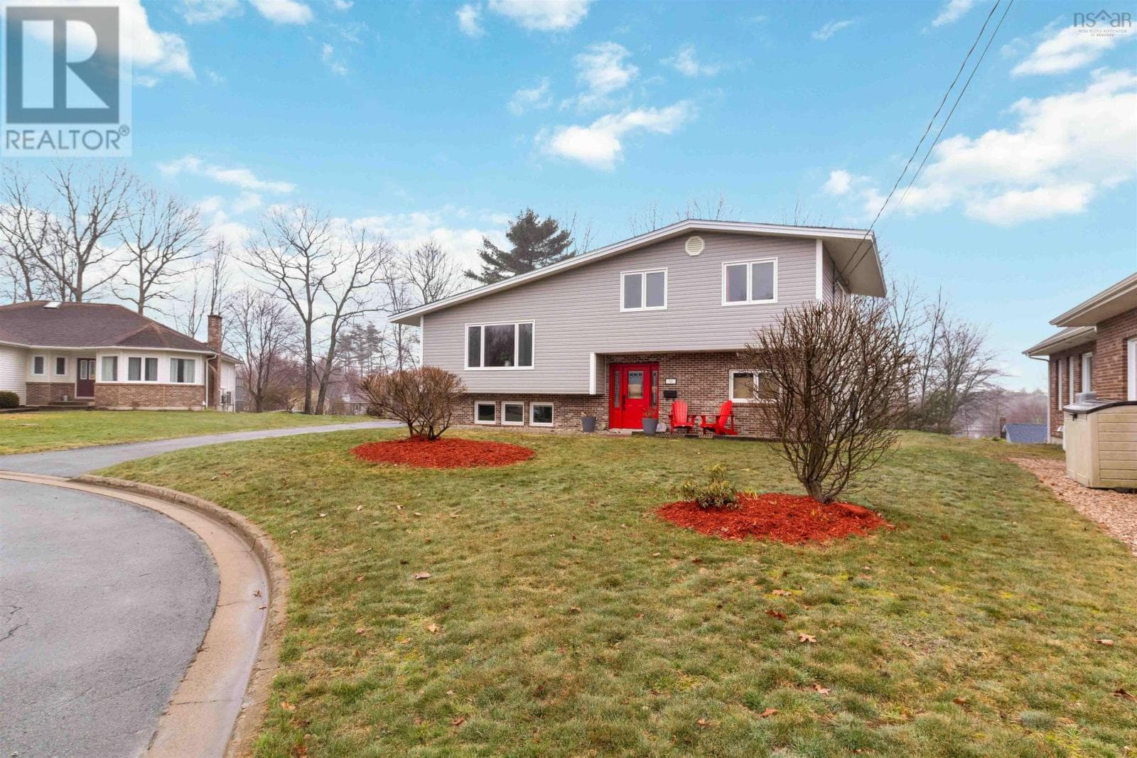 52 Stoneridge Court photo 2
