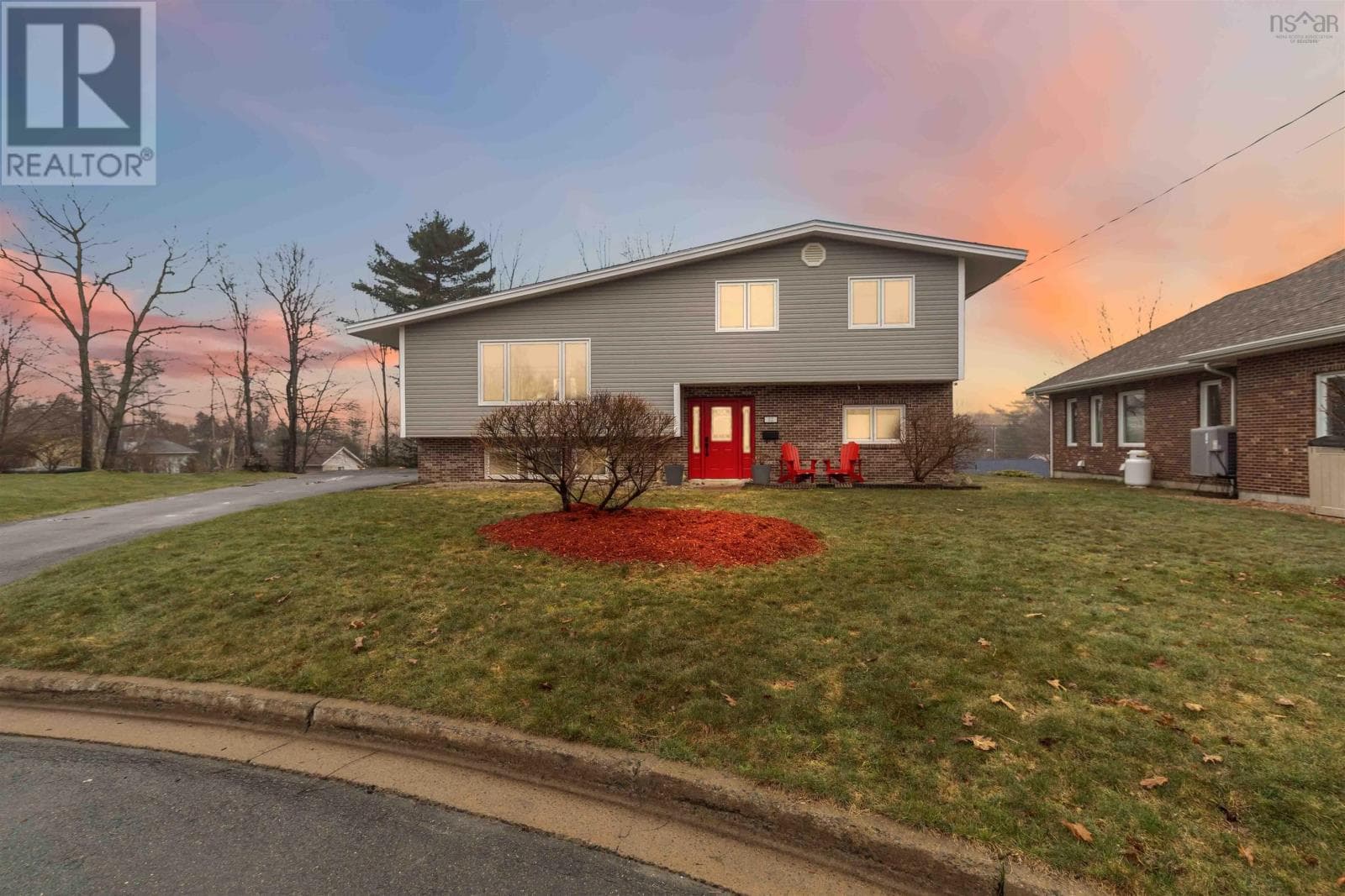52 Stoneridge Court photo 3