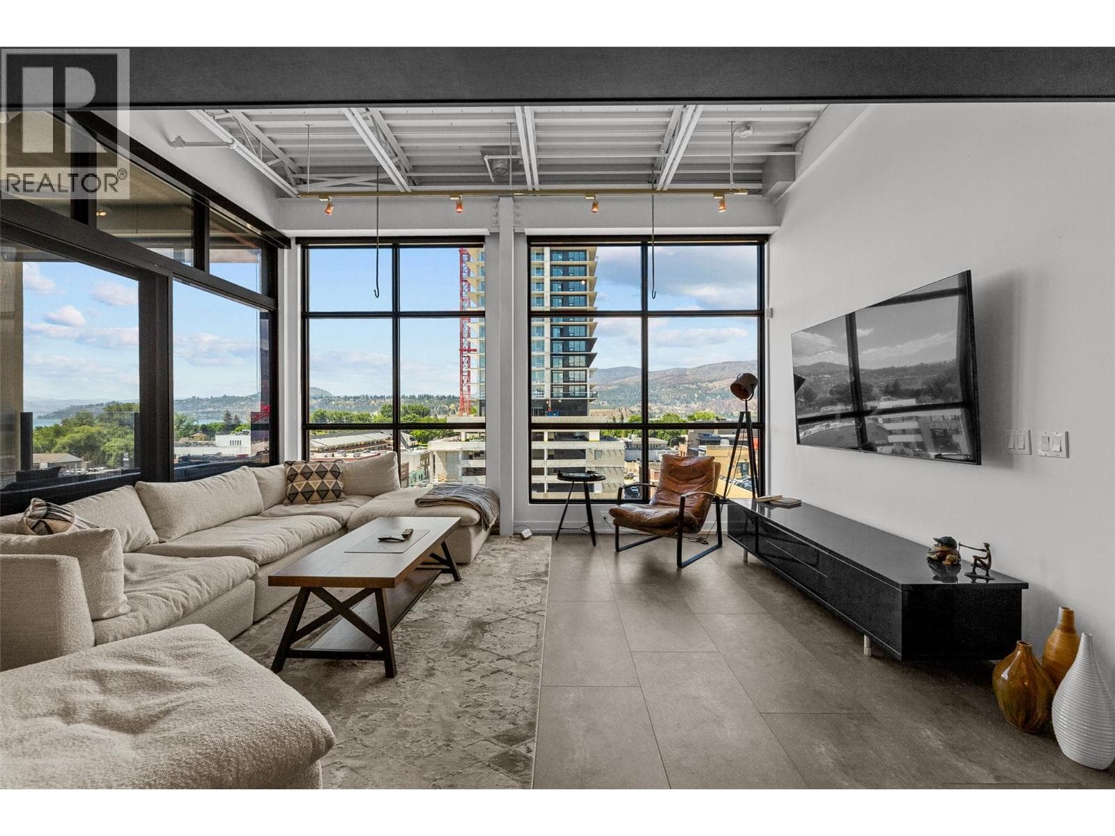 1630 Pandosy Street Unit# 601 photo 3