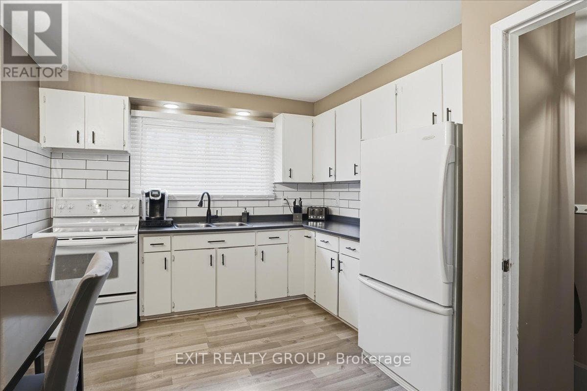 518 AIKINS ROAD photo 4
