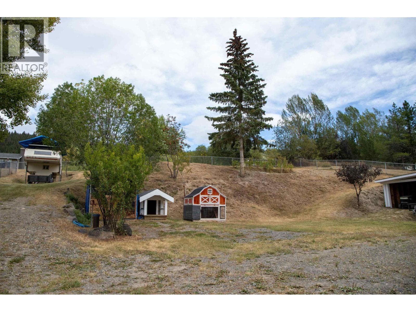 5665 HORSE LAKE ROAD photo 5