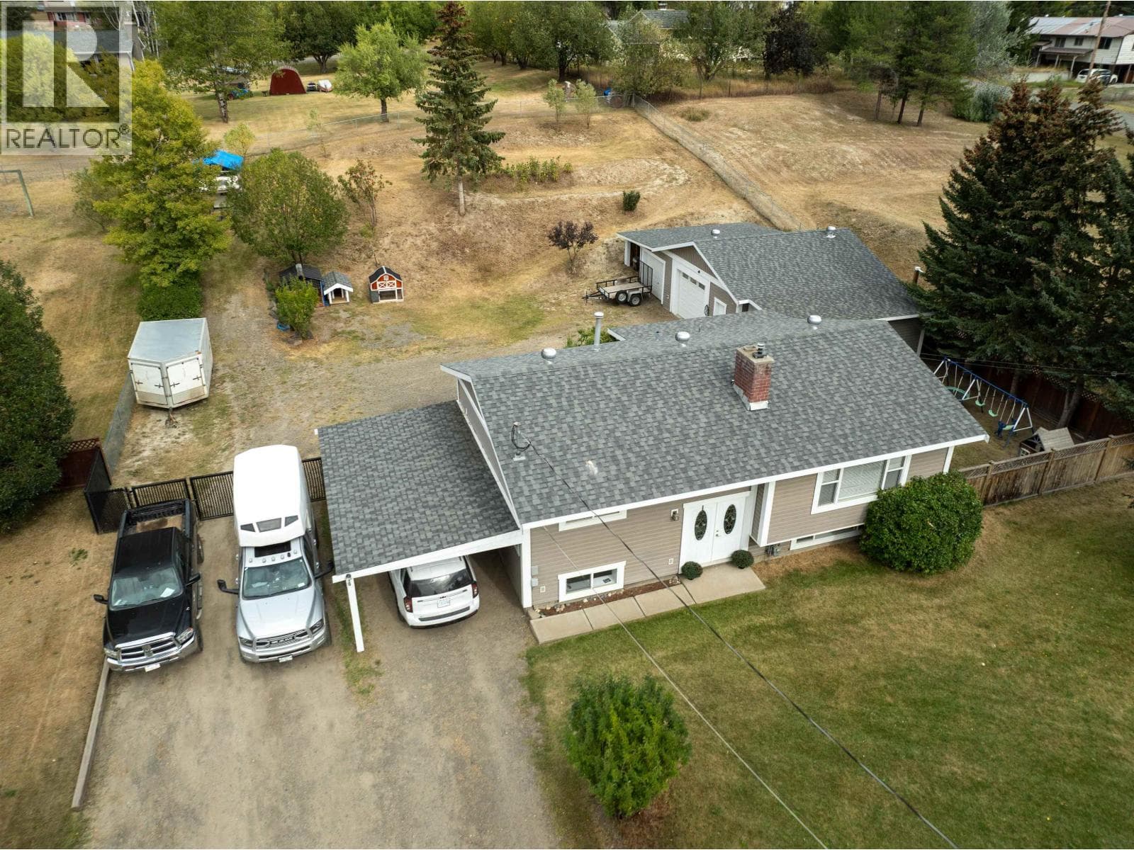 5665 HORSE LAKE ROAD photo 2