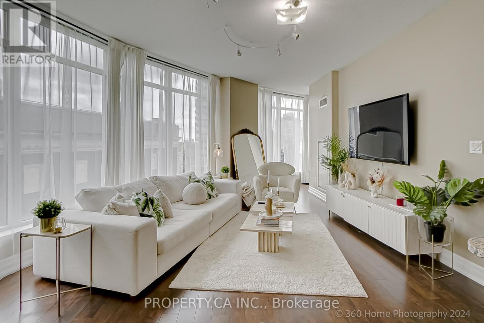 702 - 8 SCOLLARD STREET photo 2