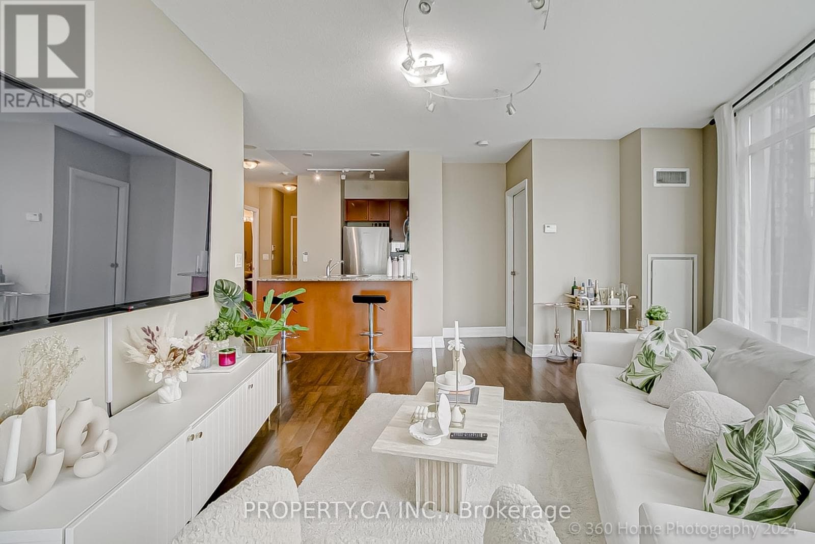 702 - 8 SCOLLARD STREET photo 3