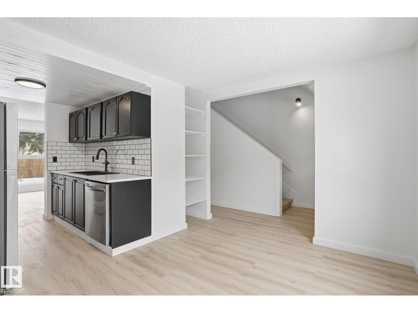 #260 3307 116A AV NW photo 5