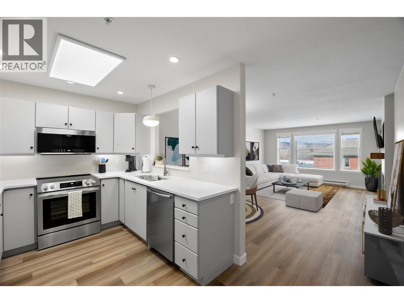 490 LORNE Street Unit# 203 photo 2