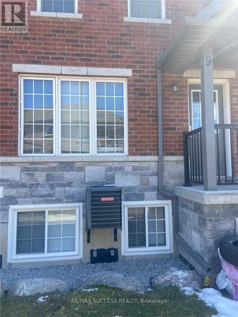 9 - 246 PENETANGUISHENE ROAD photo 2