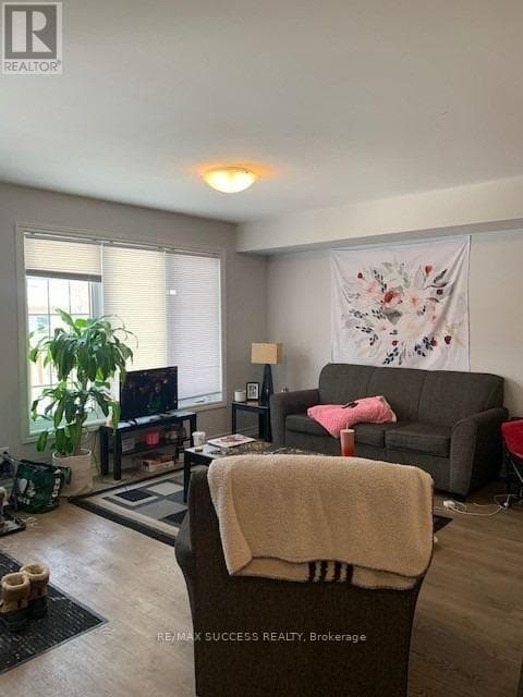 9 - 246 PENETANGUISHENE ROAD photo 3
