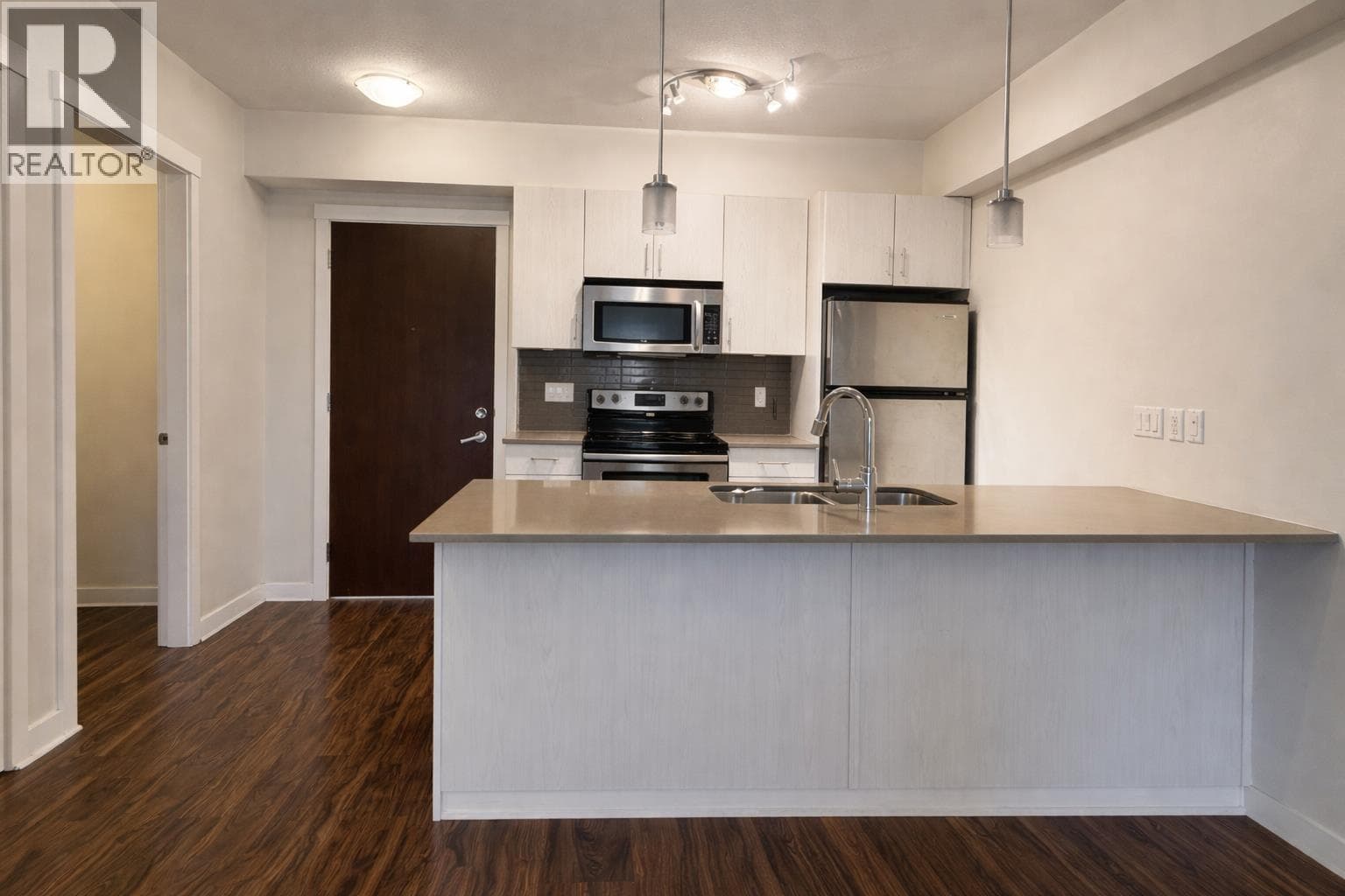 304 7777 ROYAL OAK AVENUE photo 4