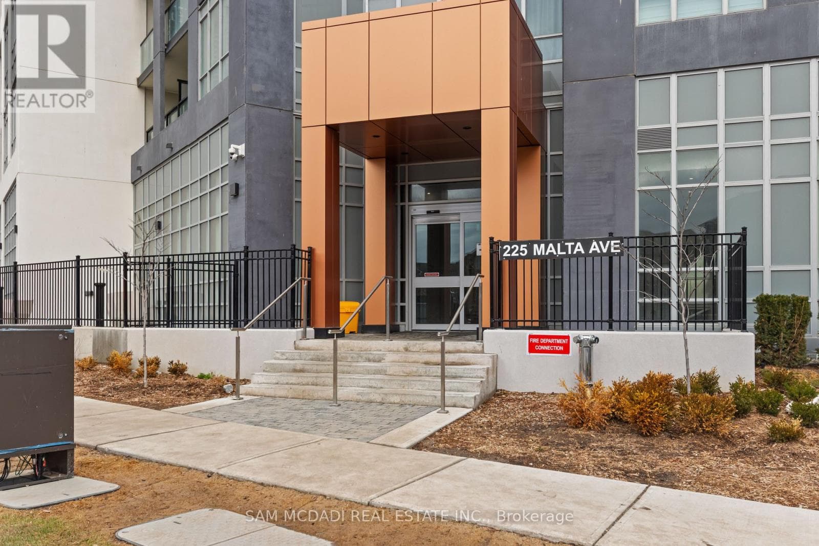 706 - 225 MALTA AVENUE photo 3