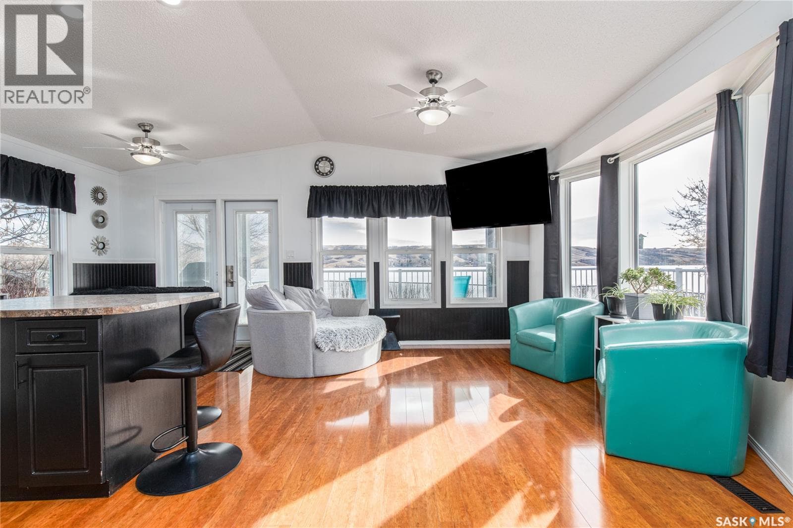 130 Marine DRIVE photo 5