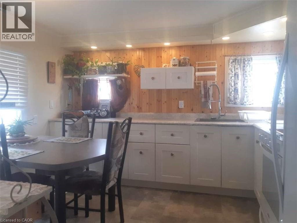 18 SUTTON Drive photo 5