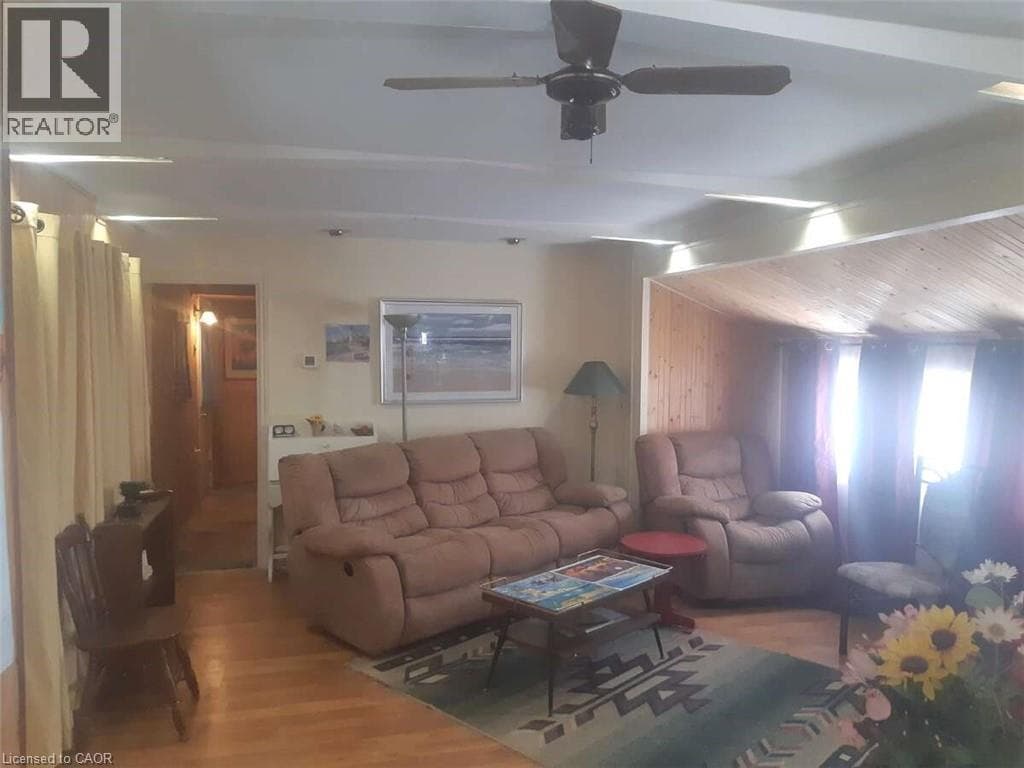 18 SUTTON Drive photo 4