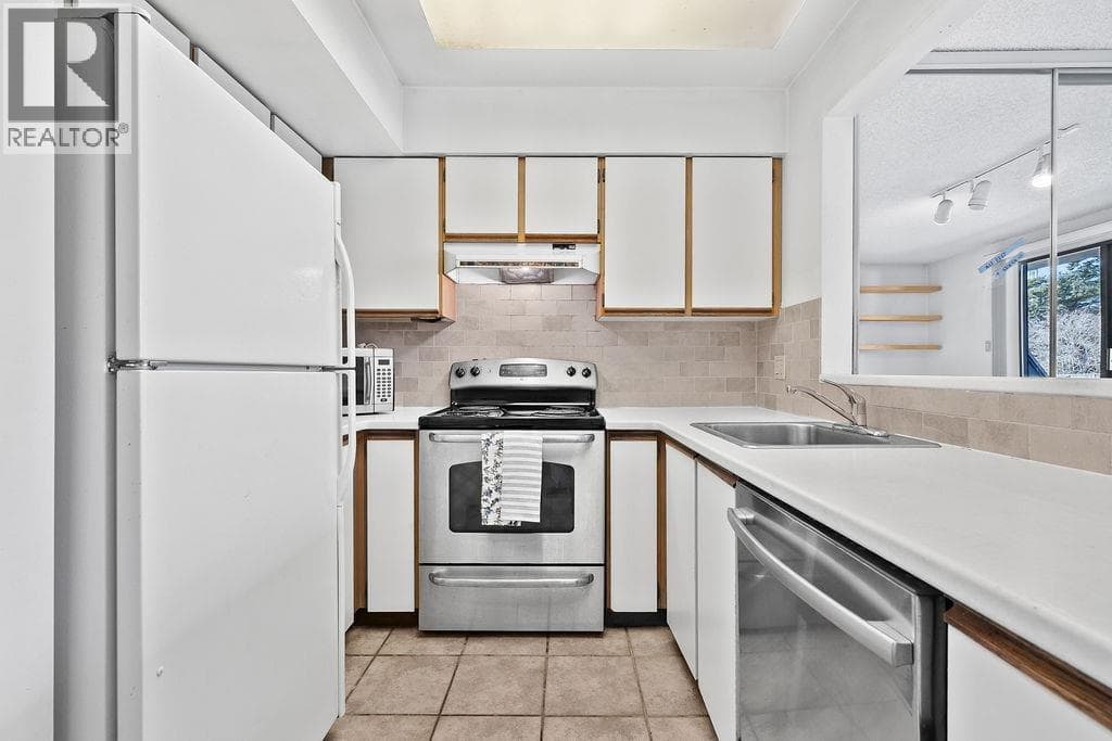 1465 CLYDE AVENUE photo 3