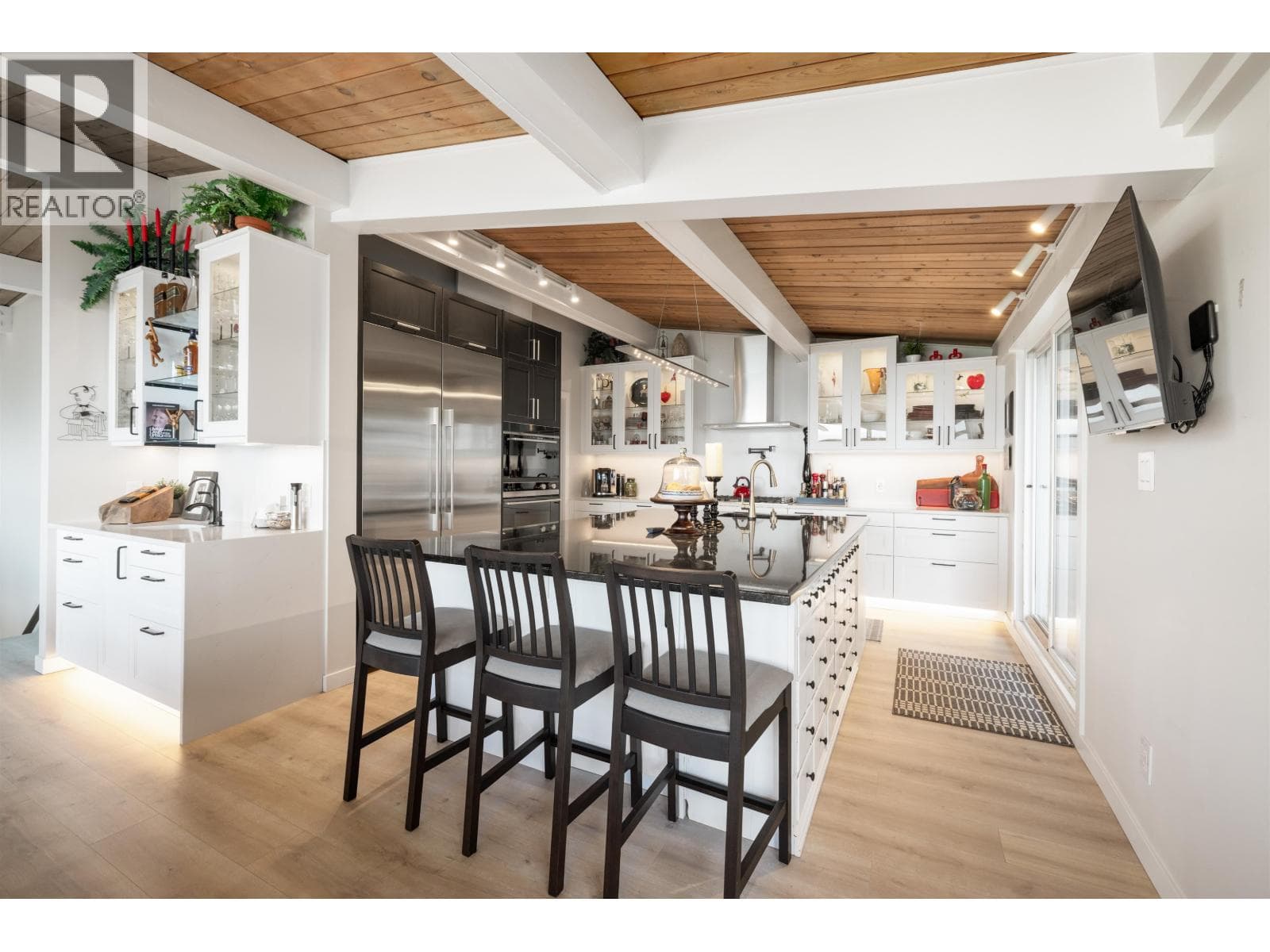 195 KELVIN GROVE WAY photo 4