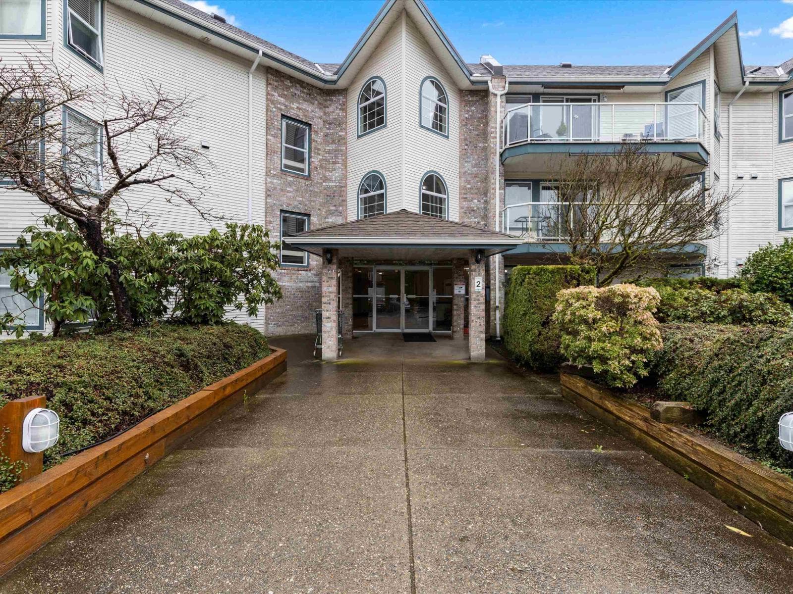 210 27358 32 AVENUE photo 3