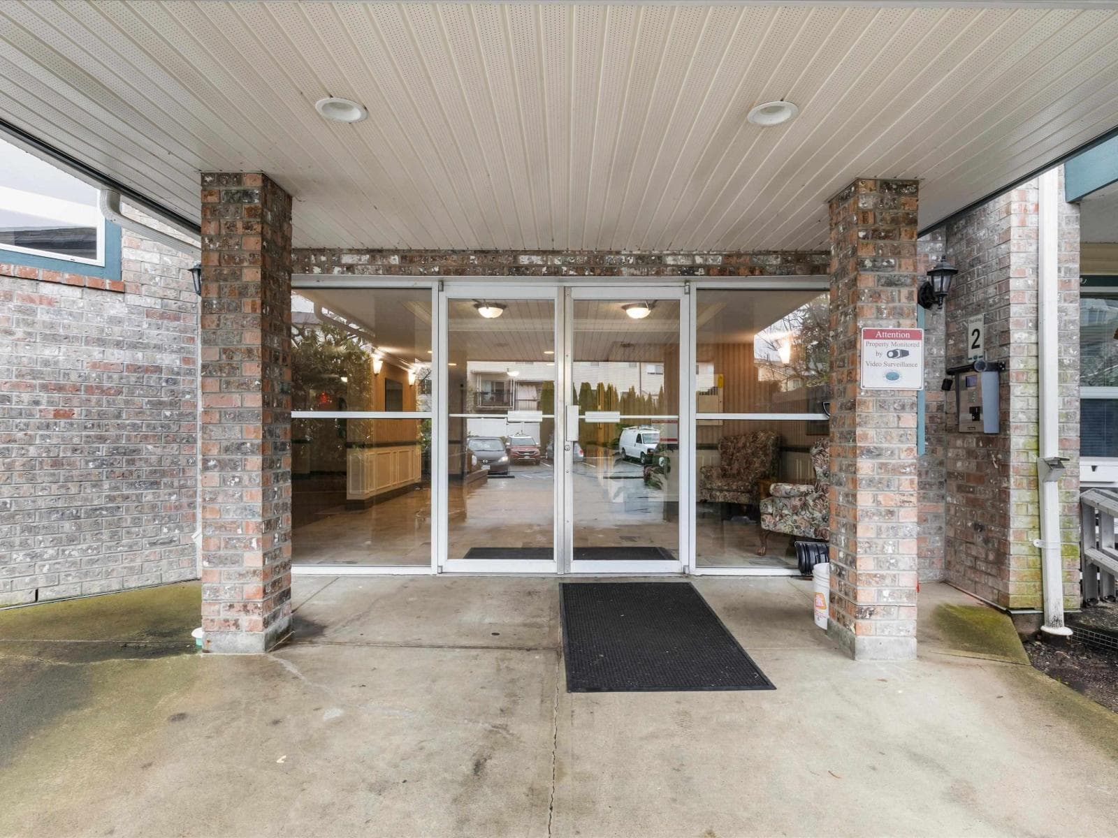 210 27358 32 AVENUE photo 4