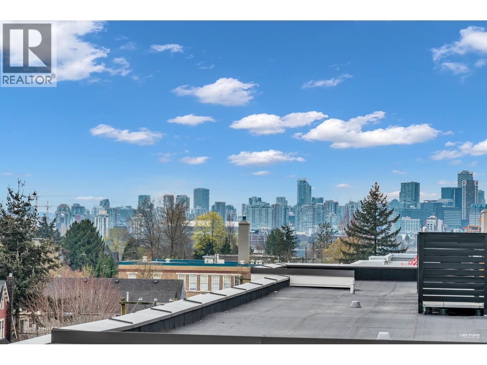 PH20 2150 E HASTINGS STREET photo 3