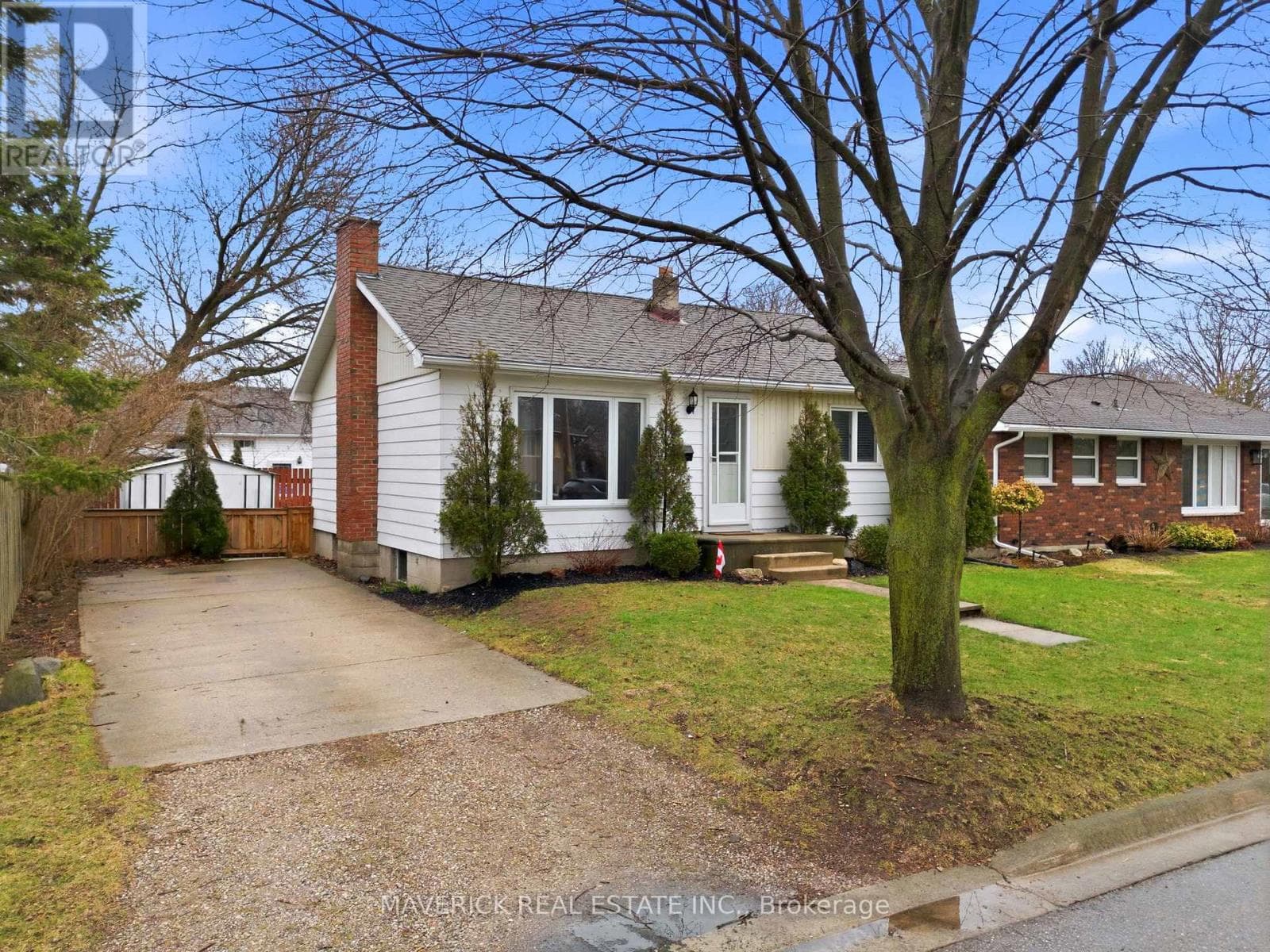 3 bed 1 bath single family at 181 PICTON STREET W — $479,900