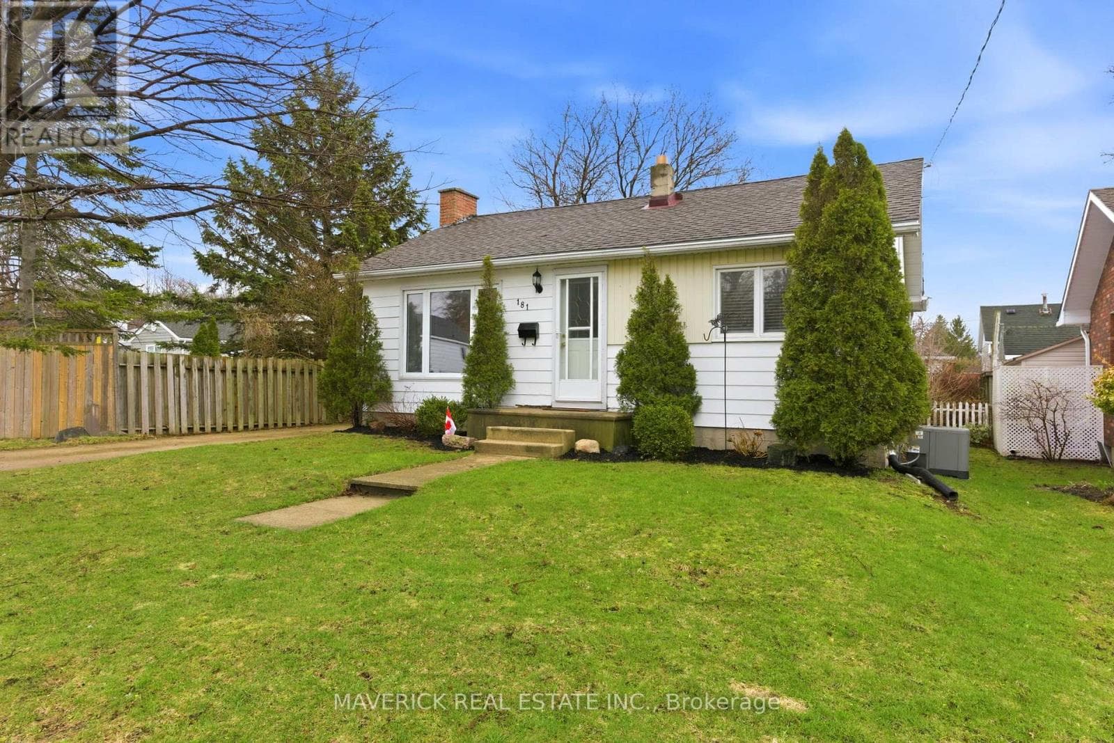 181 PICTON STREET W photo 3