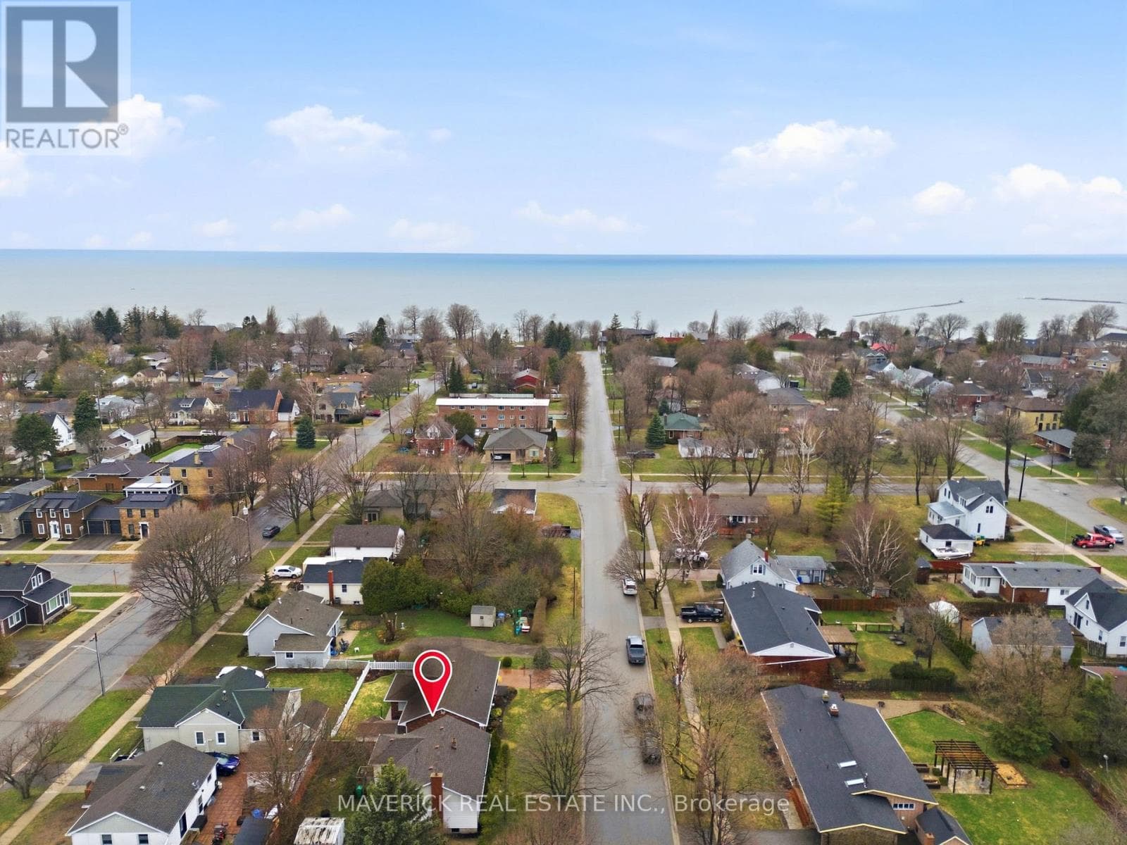 181 PICTON STREET W photo 4