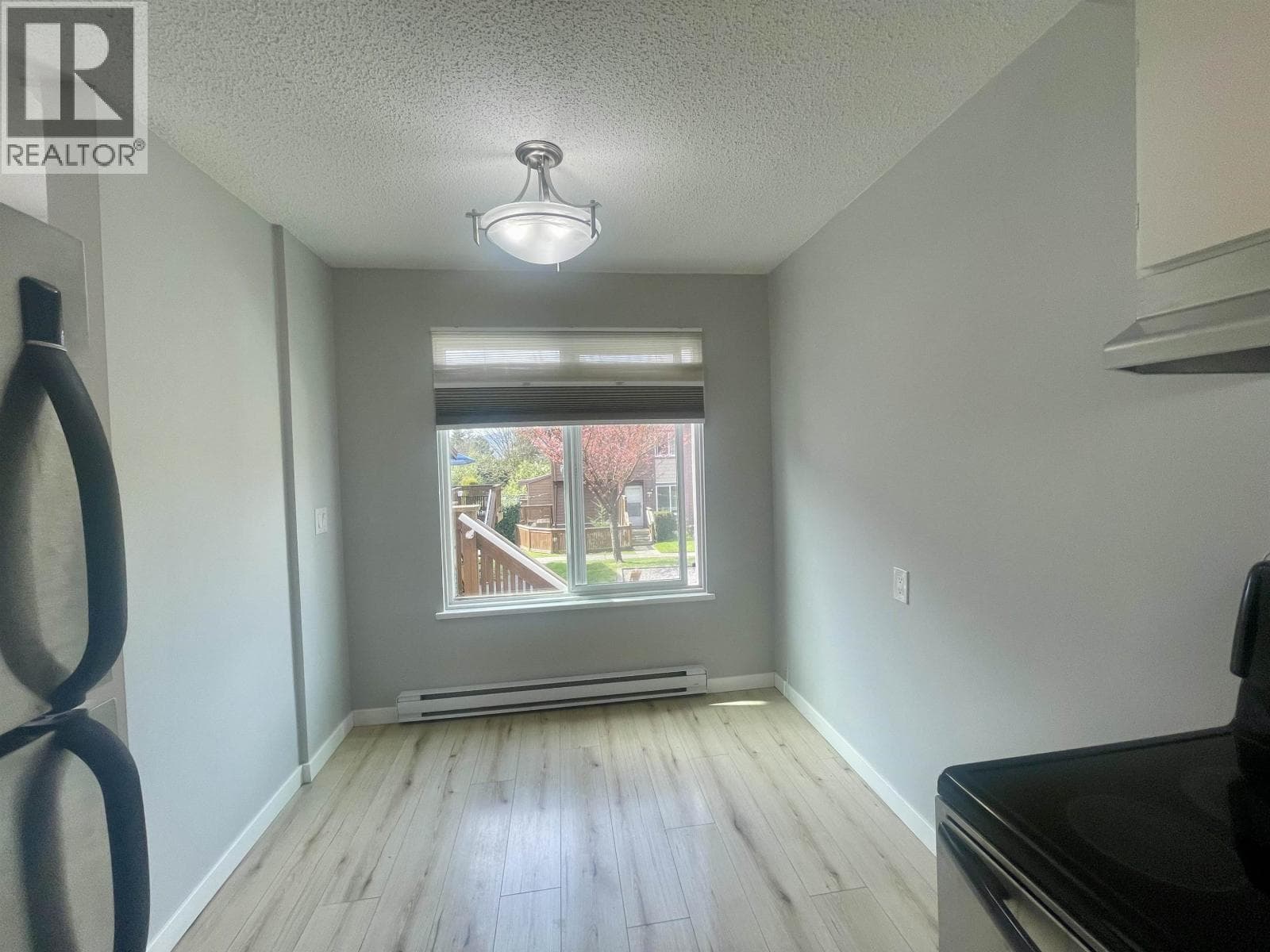 4 306 HIGHLAND WAY photo 4
