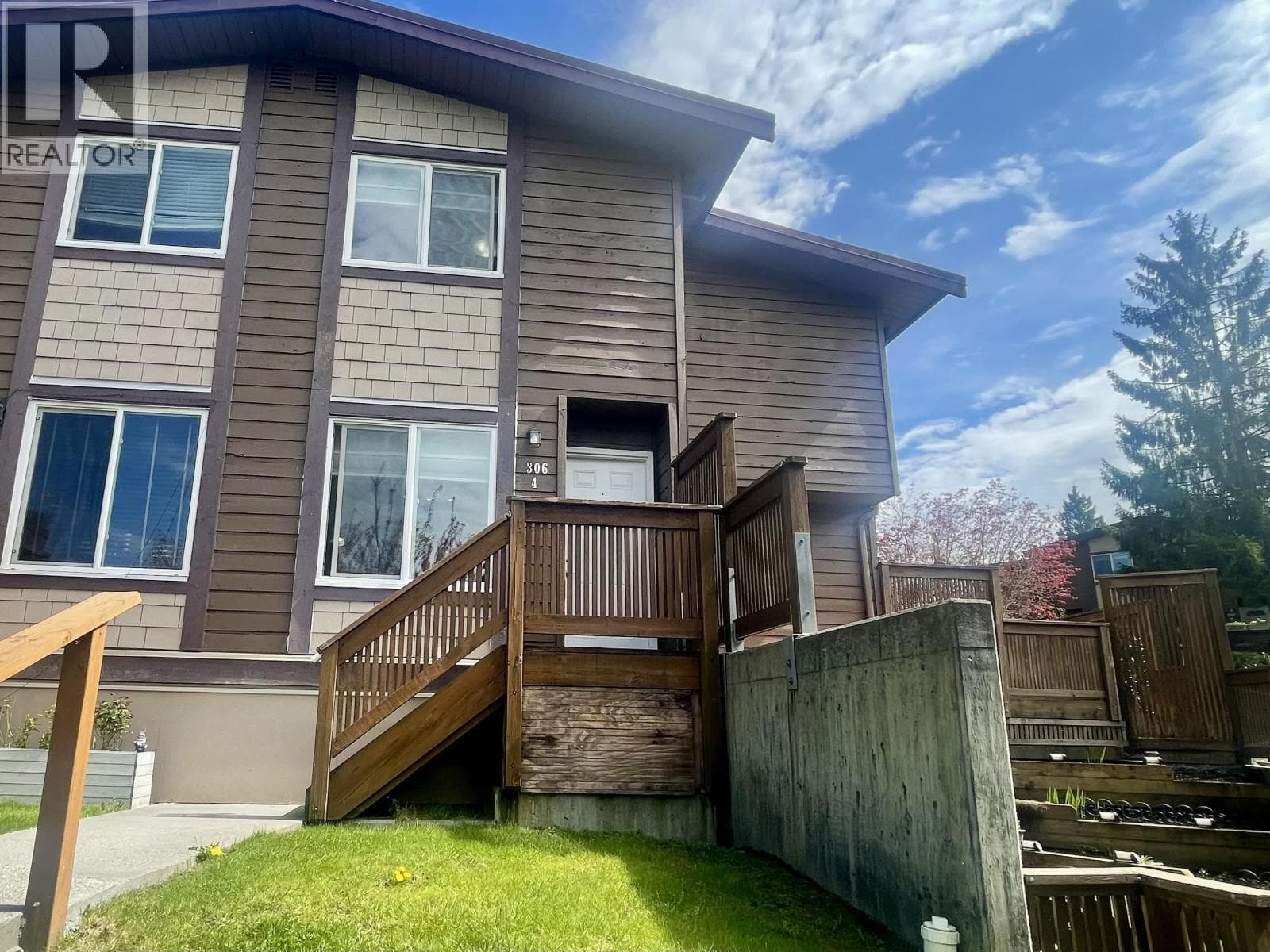4 306 HIGHLAND WAY photo 2