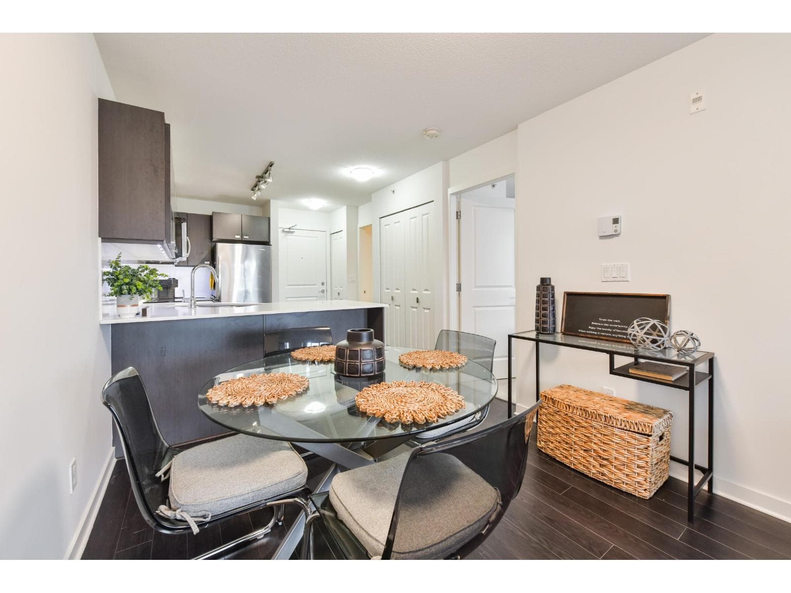 426 21009 56 AVENUE photo 3