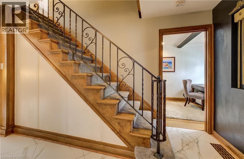 27 LOWREY Avenue S photo 5