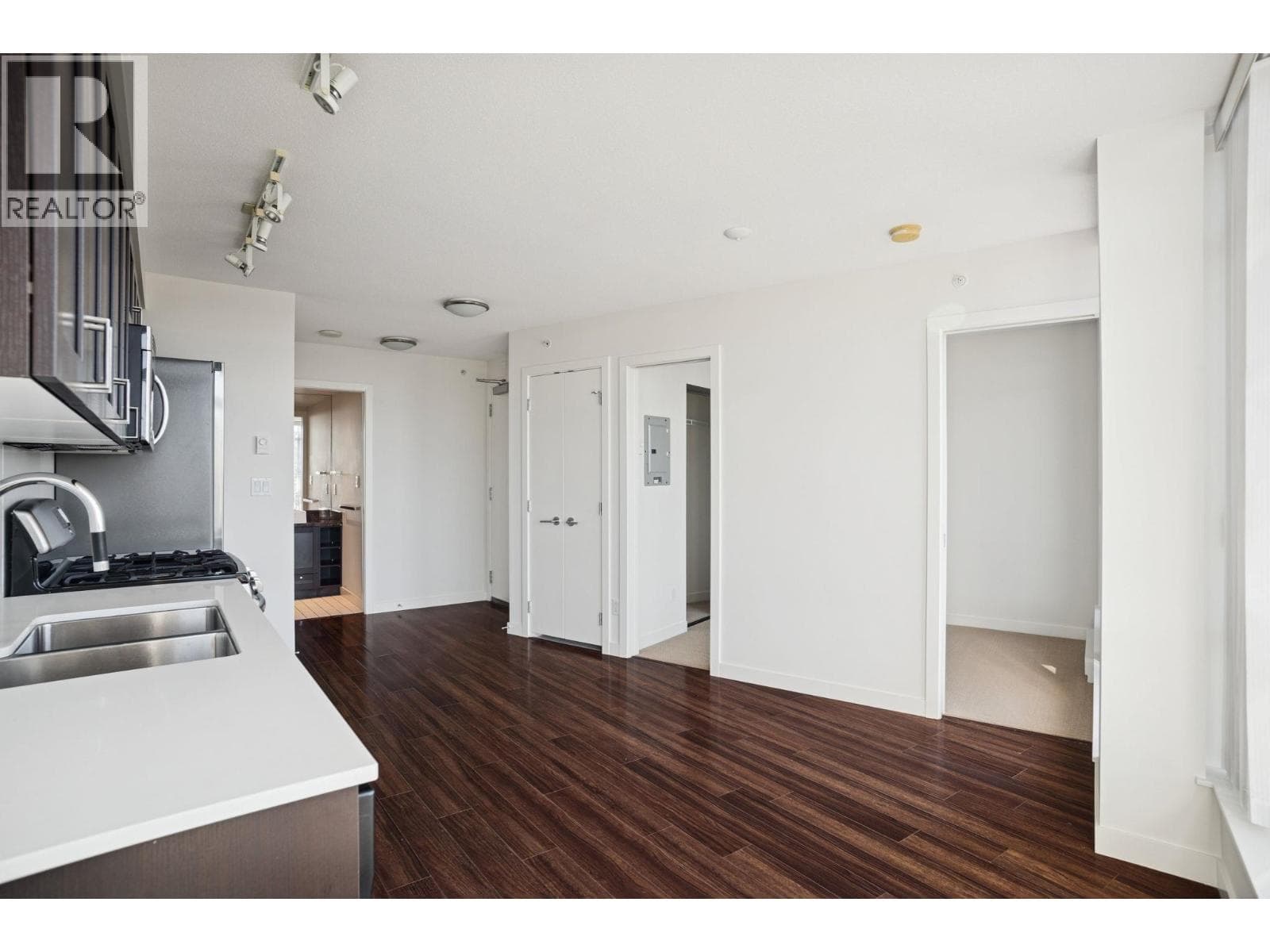 1010 4815 ELDORADO MEWS photo 4