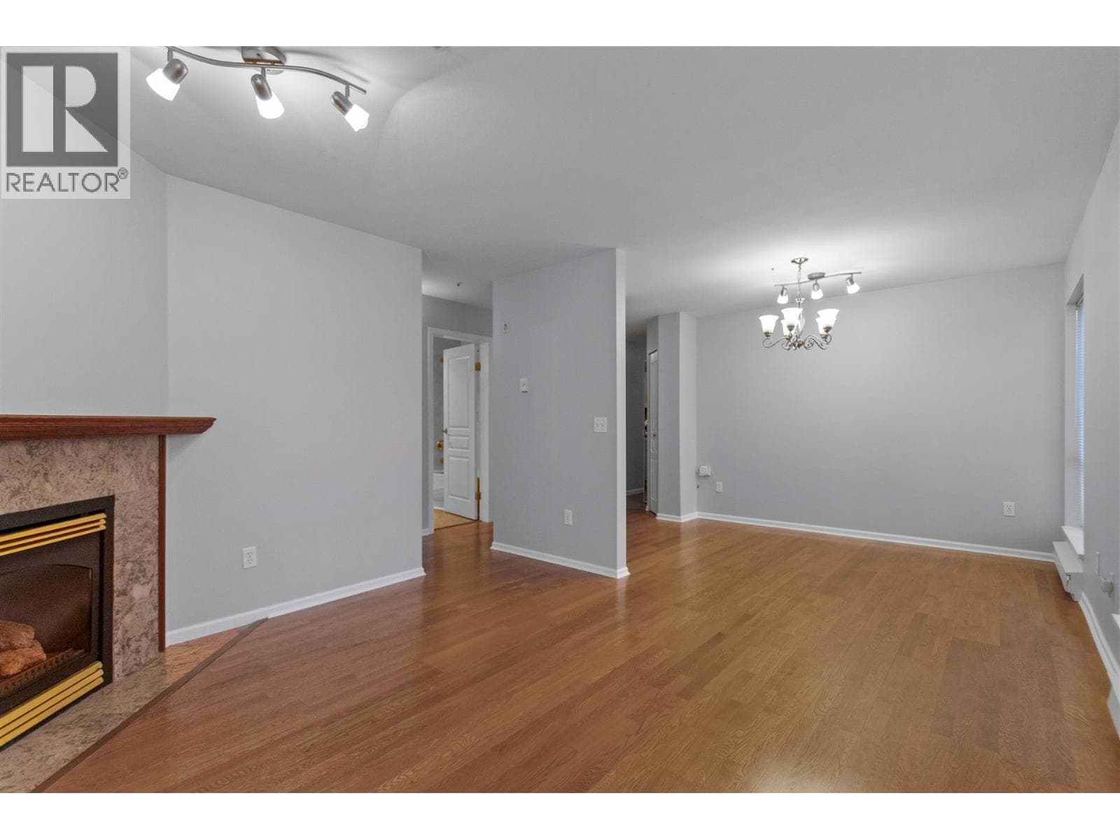 201 4688 W 10TH AVENUE photo 5