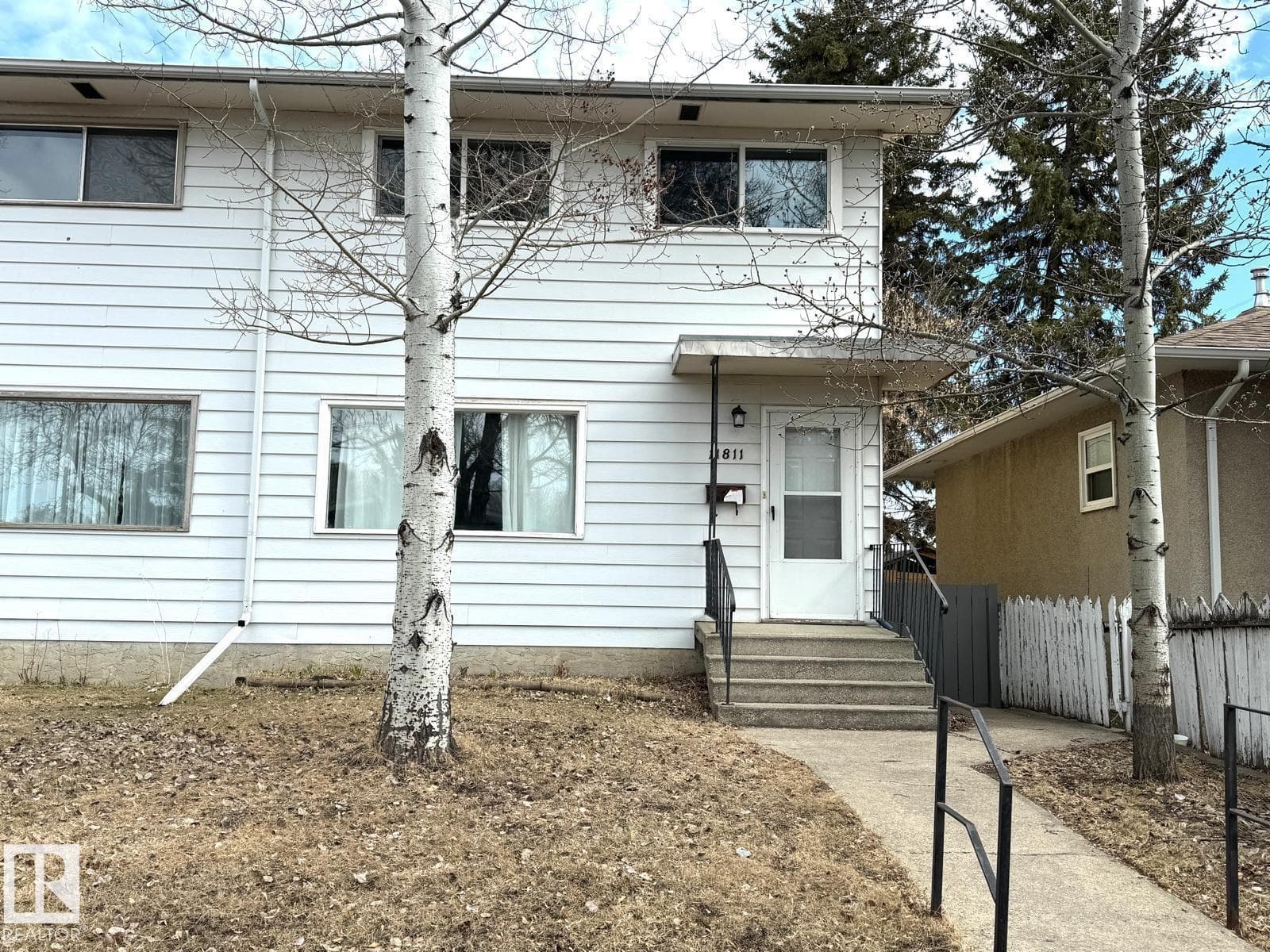 3 bed 2 bath single family at 11811 44 ST NW — $245,000