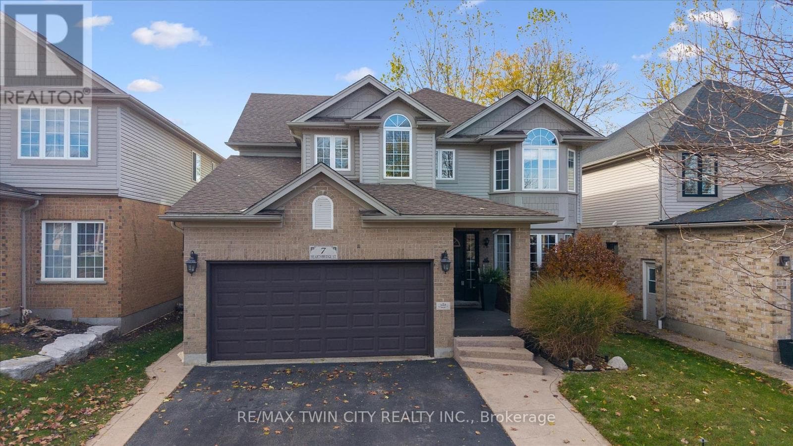 5 bed 4 bath single family at 7 HEARTHBRIDGE STREET — $1,095,000