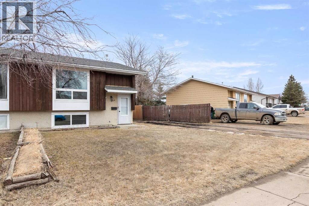 2713 47 Avenue photo 2