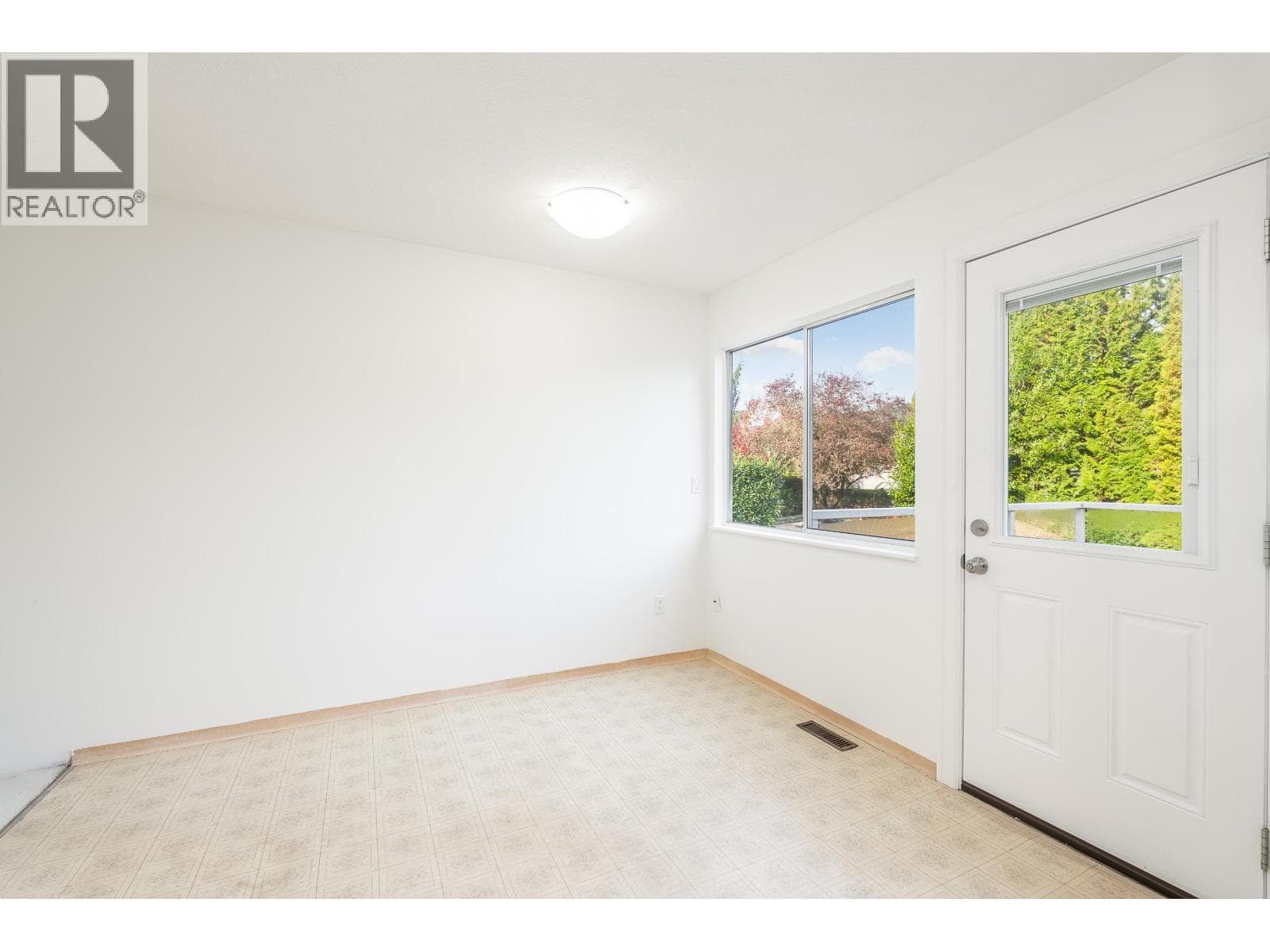 3868 MT SEYMOUR PARKWAY photo 2