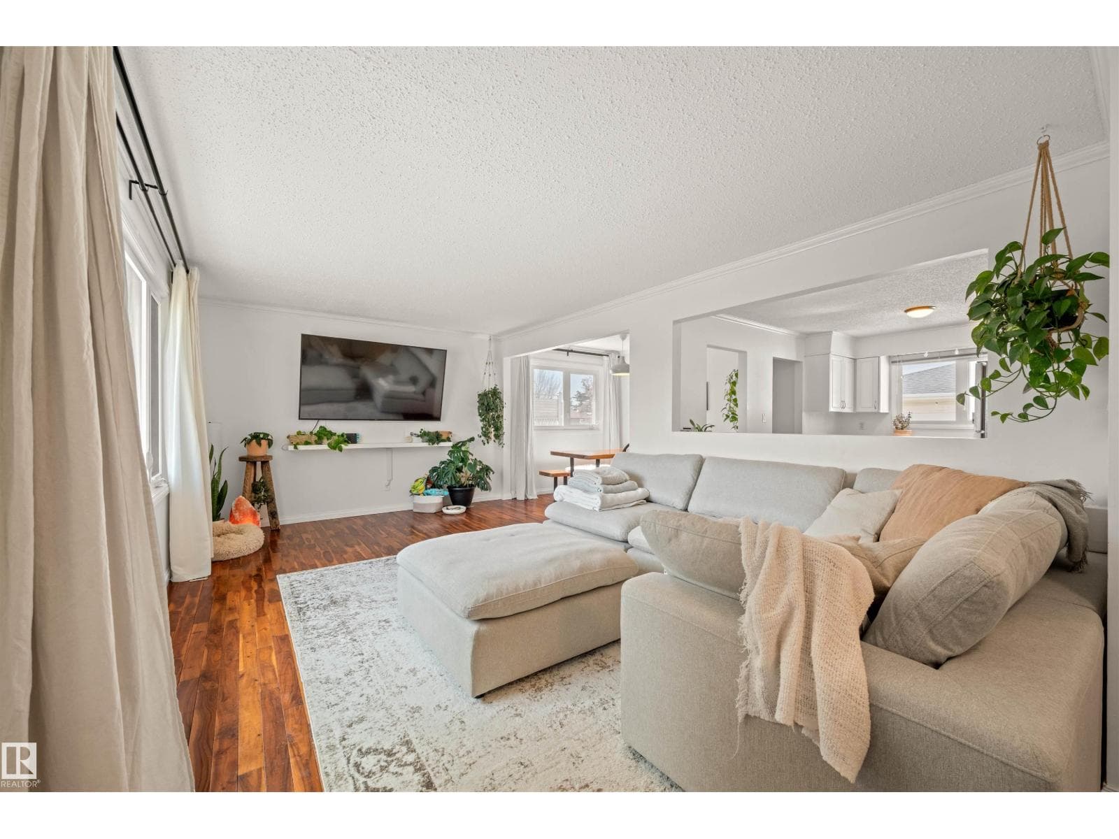 4 bed 3 bath single family at 2008 89 ST NW — $489,900