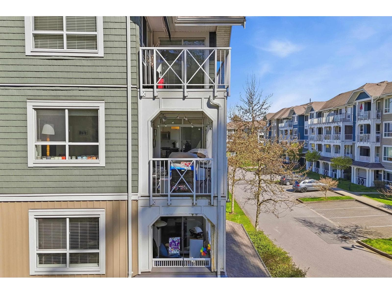 410 16388 64 AVENUE photo 4