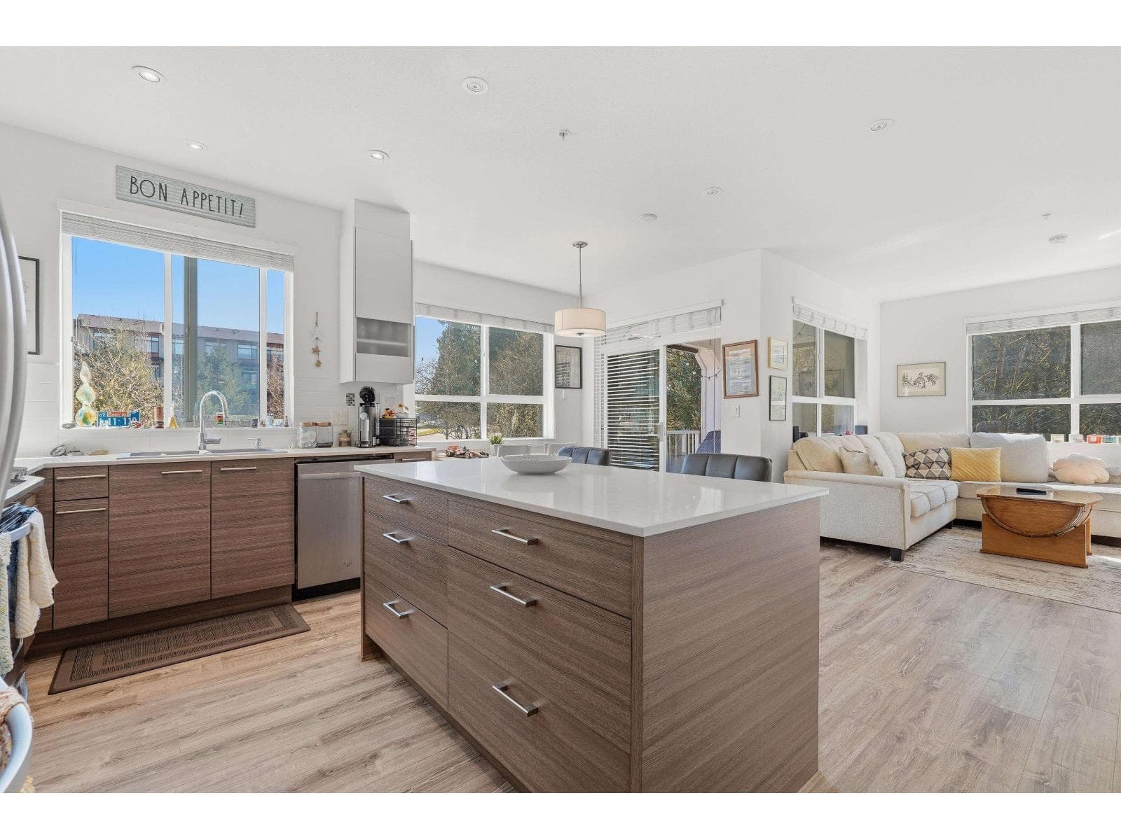 410 16388 64 AVENUE photo 5