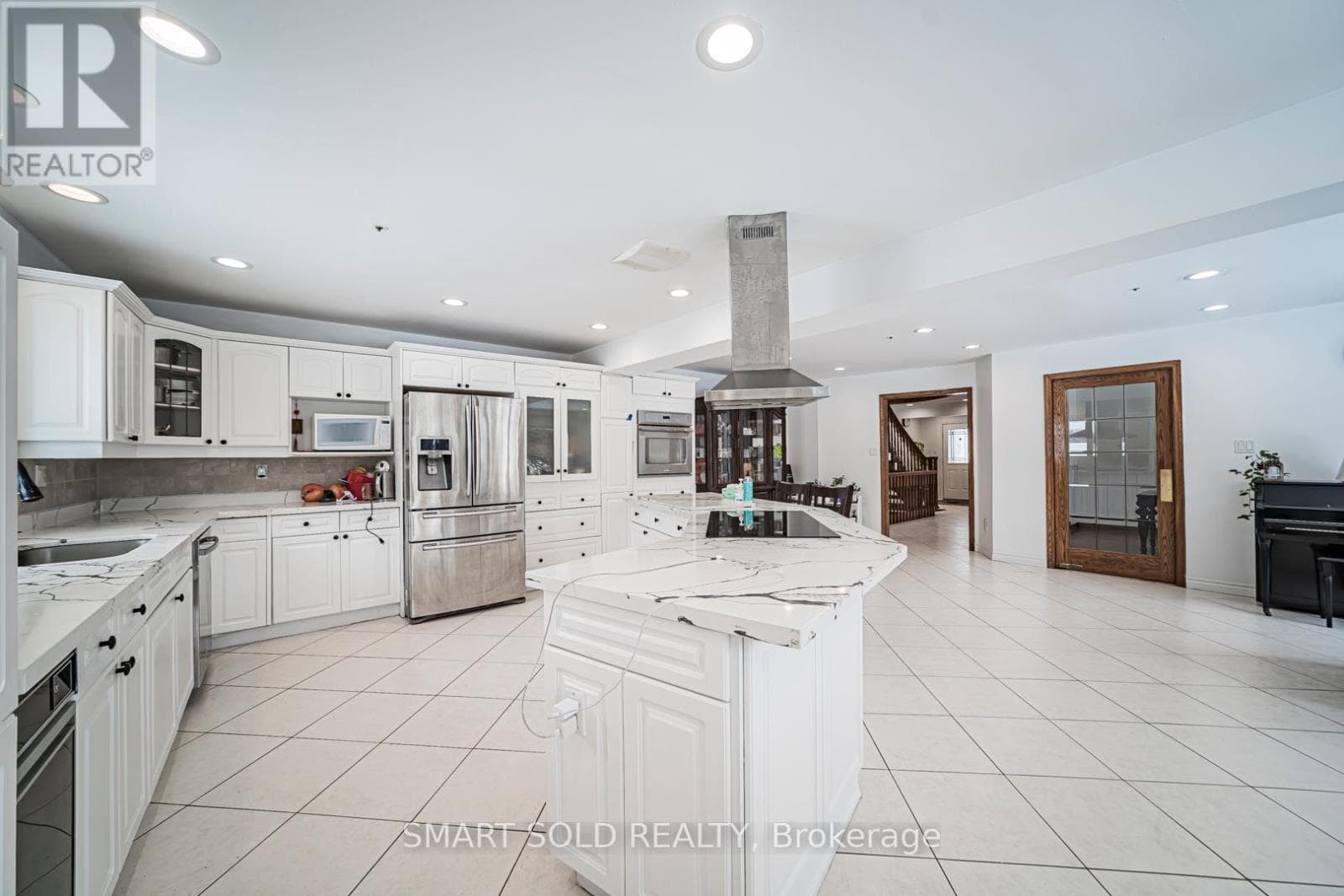1008 MOUNT ALBERT ROAD photo 5